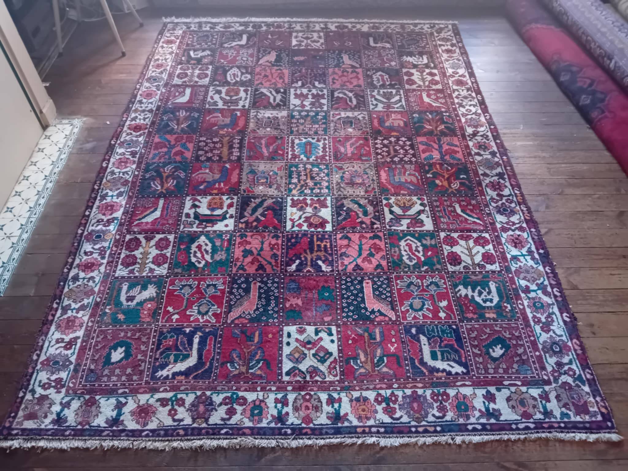 Handmade Persian Bachtiar Rug 304x213cm