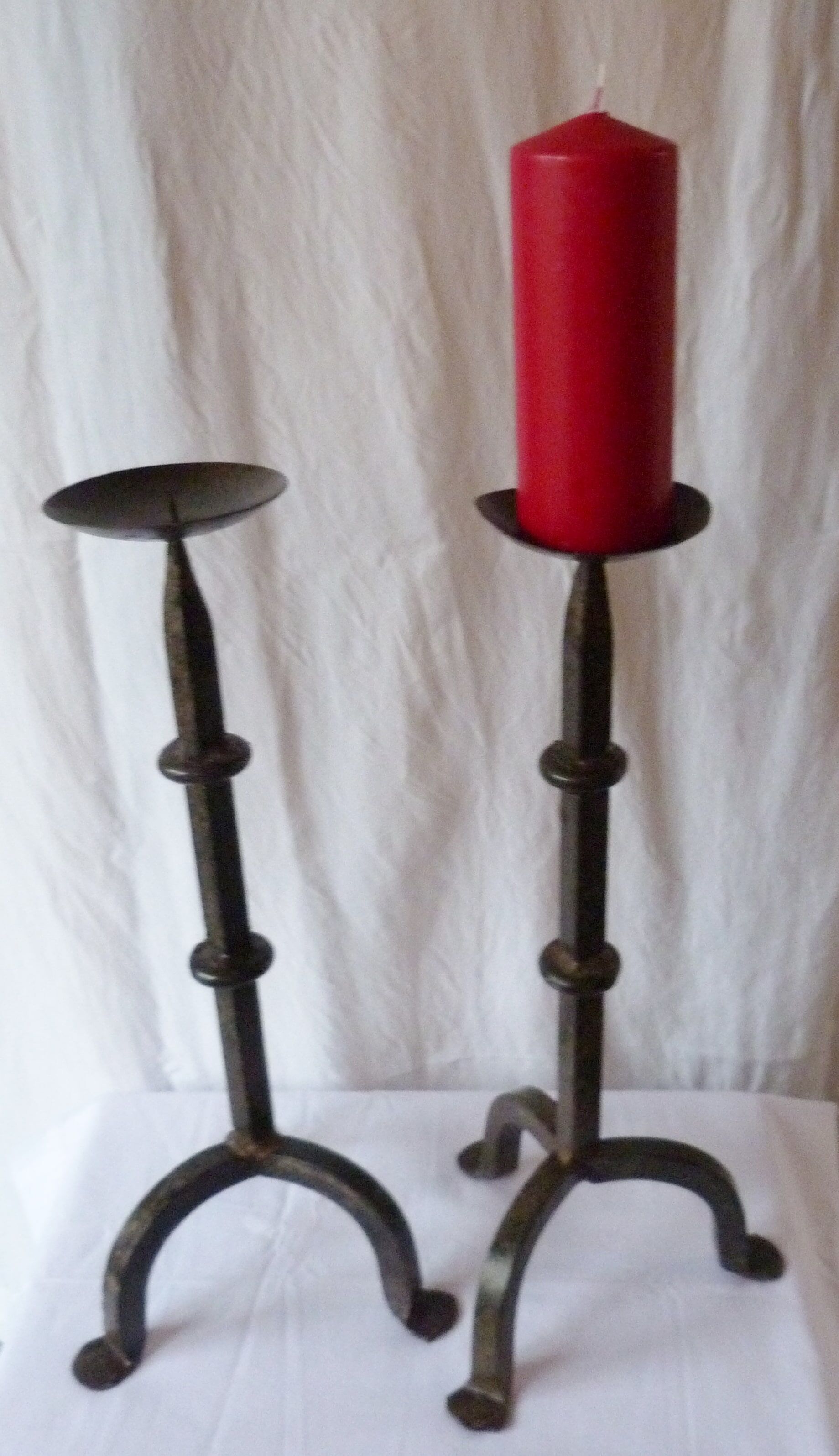 Paire de chandeliers gothiques