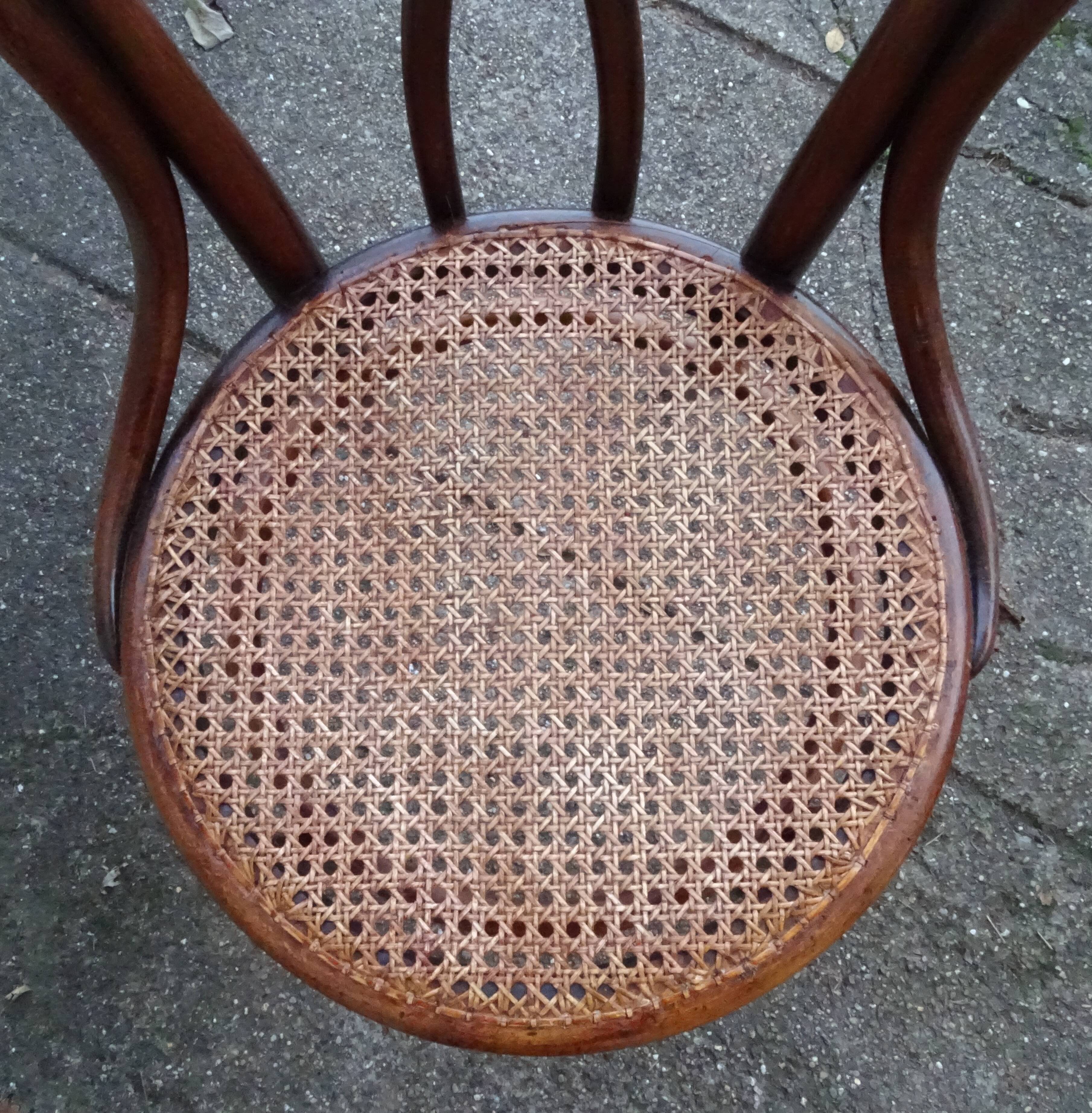 Chaise bistrot viennoise de Kohn N°36 vers 1885 cannée