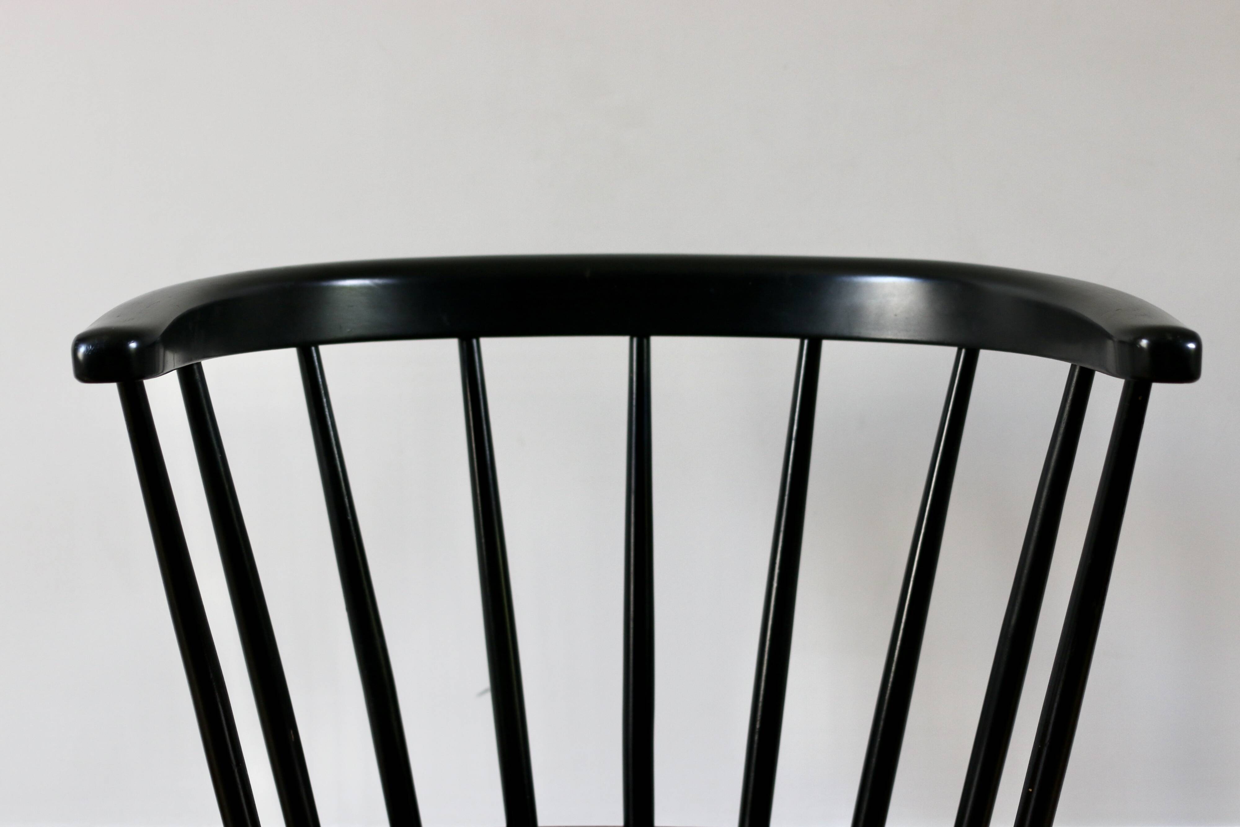 Paire de chaises scandinaves dans le goût de Tapiovaara, 1960