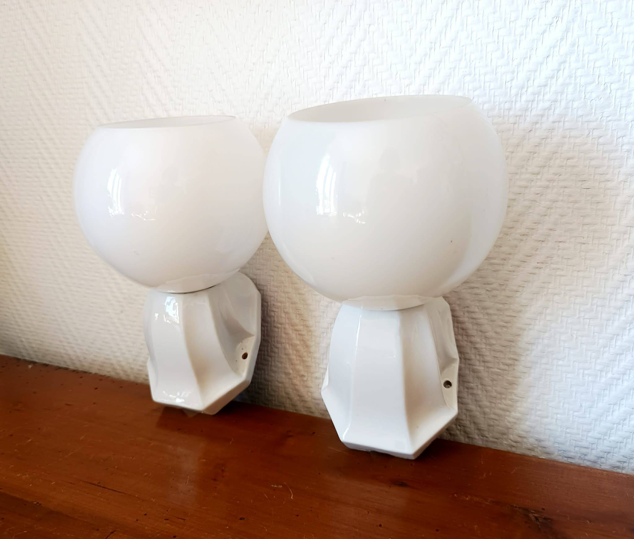 Pair of porcelain and opaline wall lights in Art Deco style