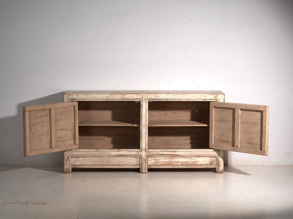Buffet ancien peint en bois d’orme – Chine, vers 1900