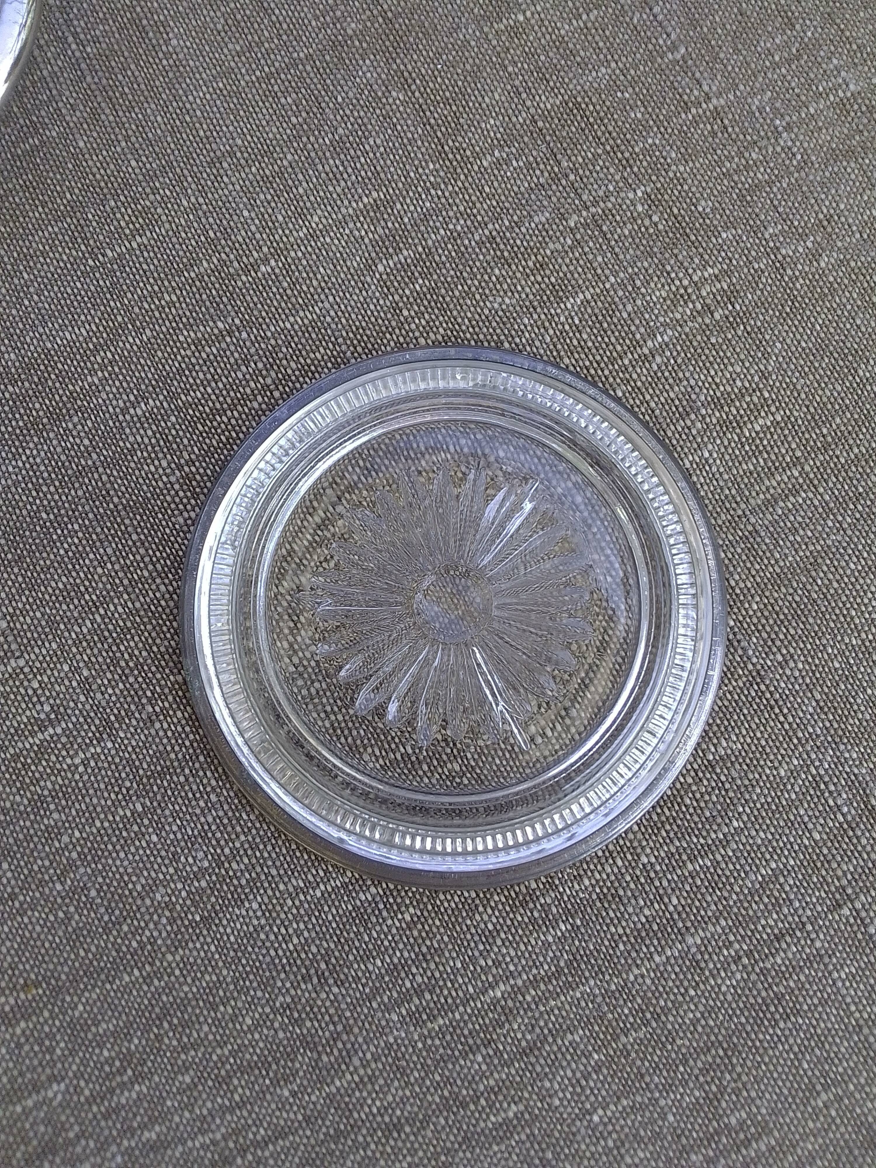 6 coasters and silver metal support