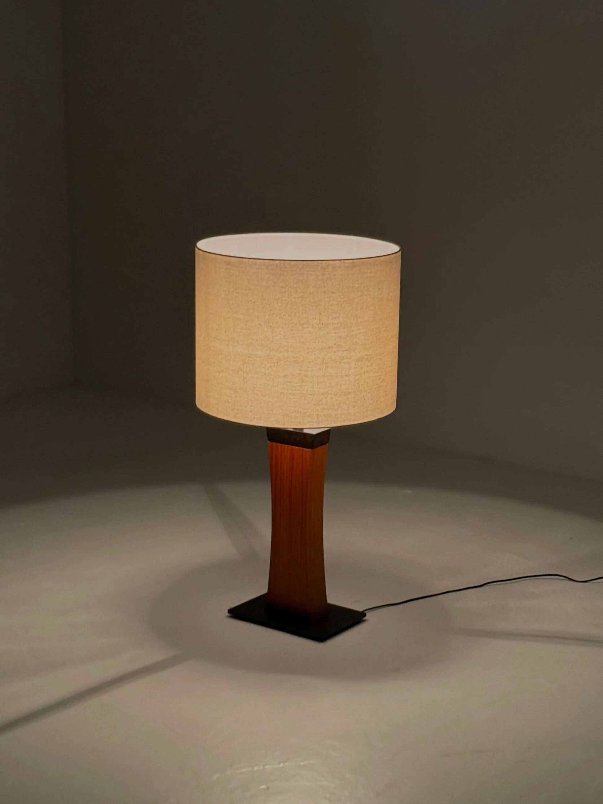 Italian mid-century teak table lamp