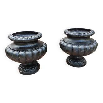 Paire de pots Médicis anciens en fonte de fer
