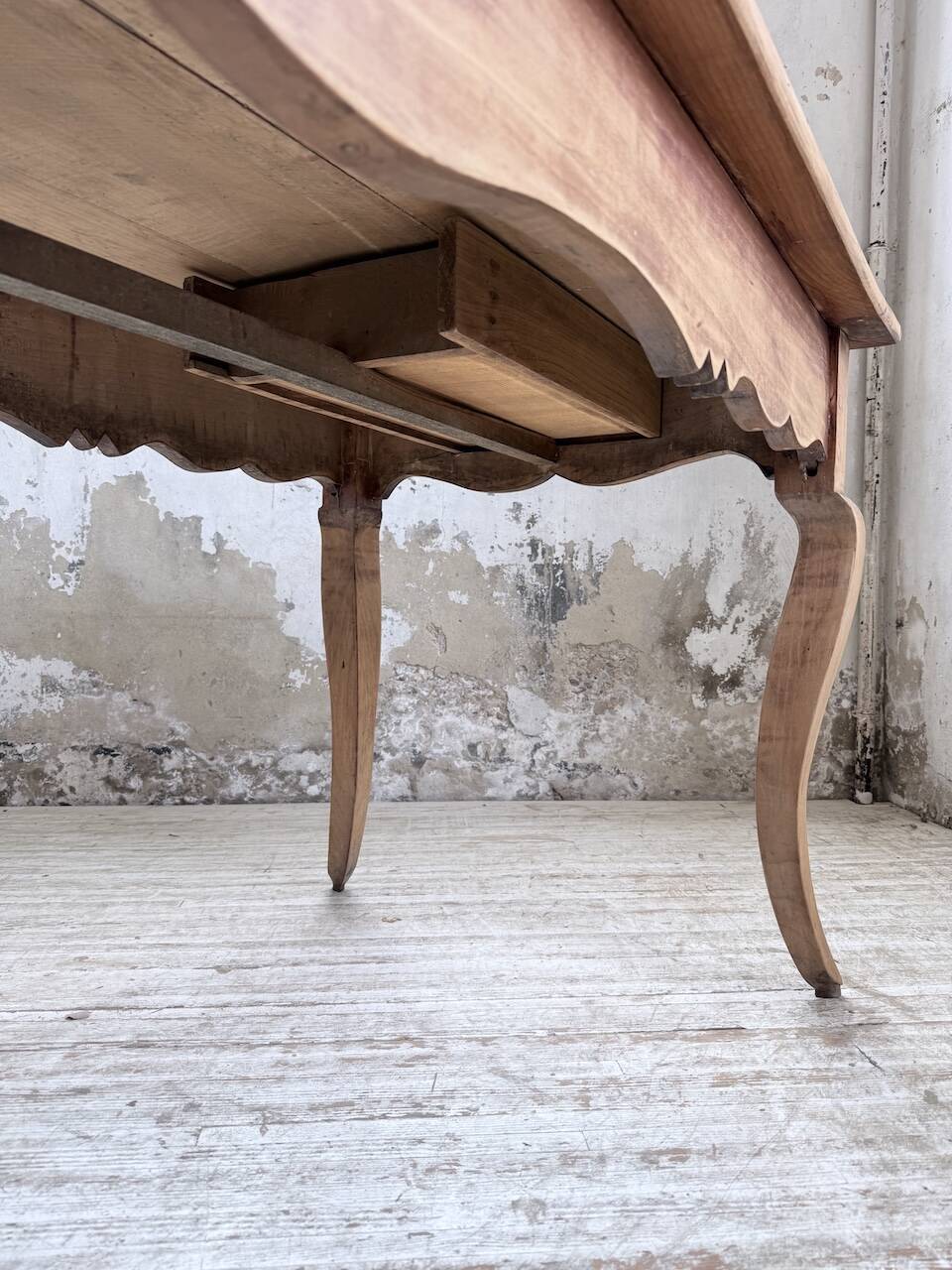 Farm table cherry wood with curved legs, 19th century.