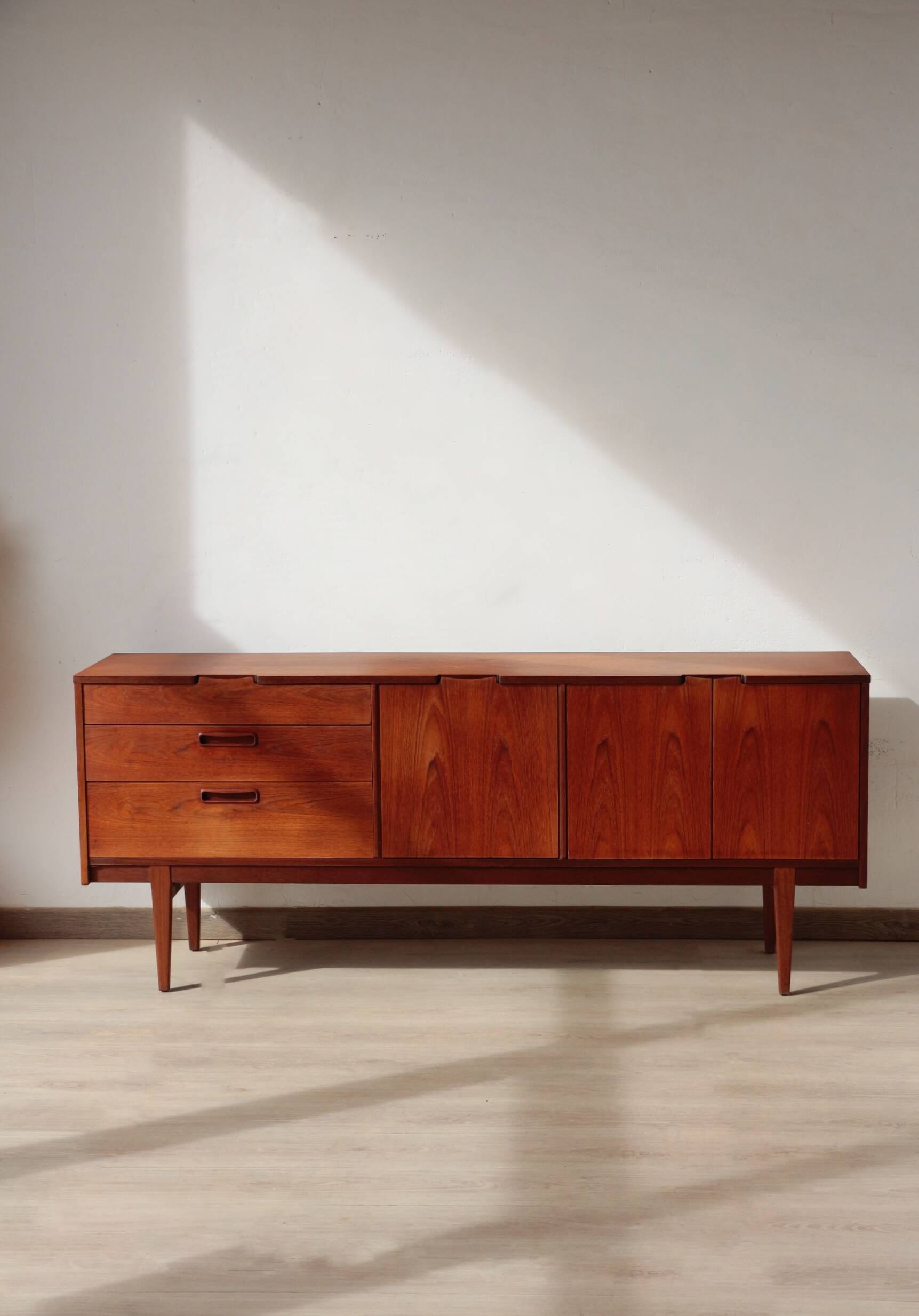 Enfilade Nathan in teak (1960s) – restored English design