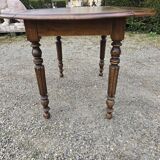 Extendable/foldable round table in walnut
