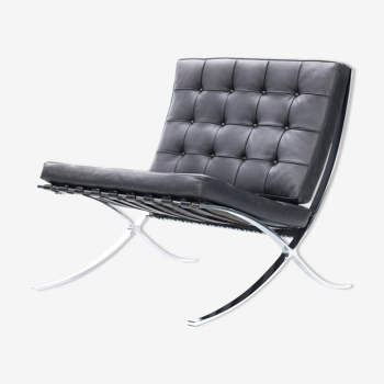 Fauteuil Barcelona de Mies van der Rohe, Knoll Studio