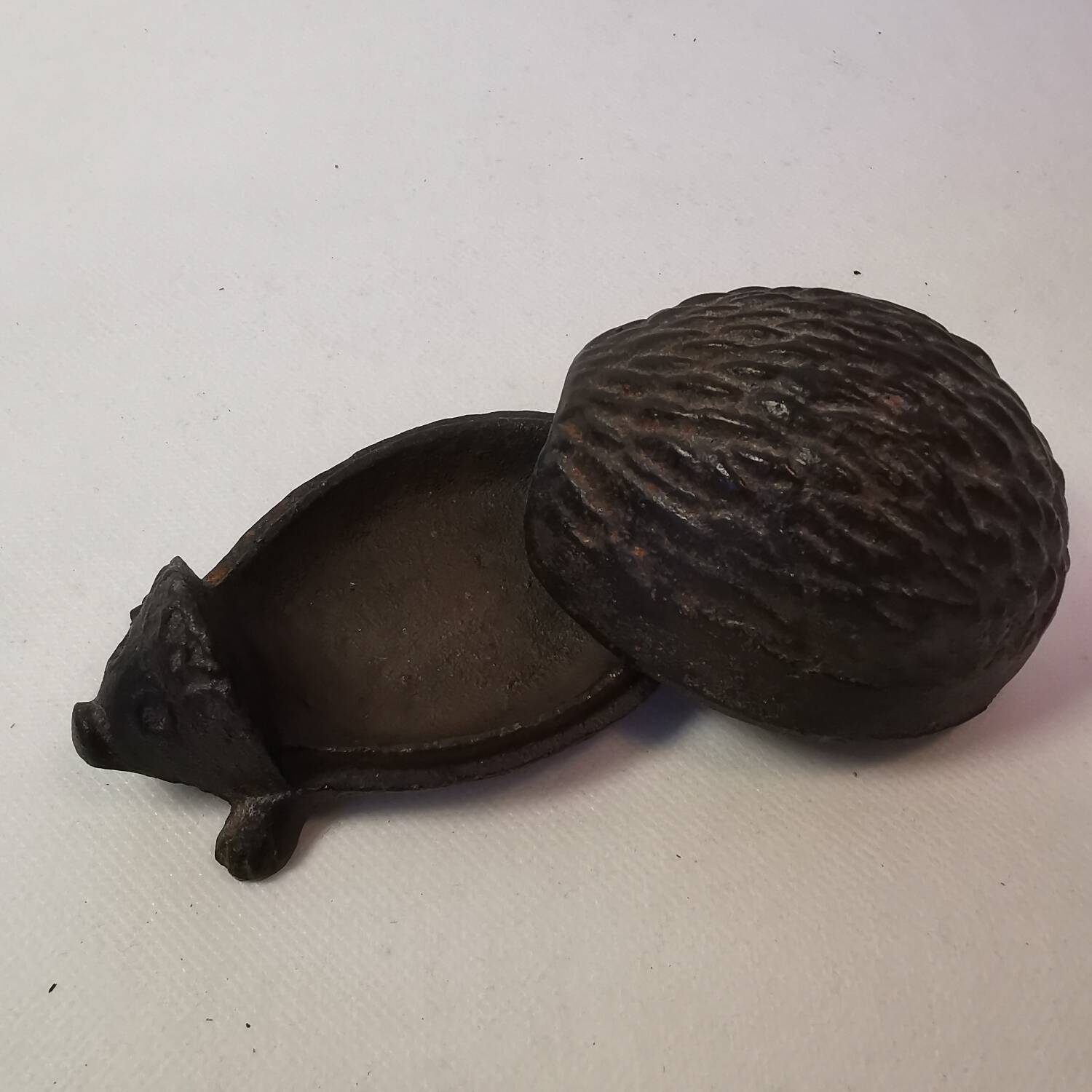 Vintage cast iron key/jewelry storage box. hedgehog shape