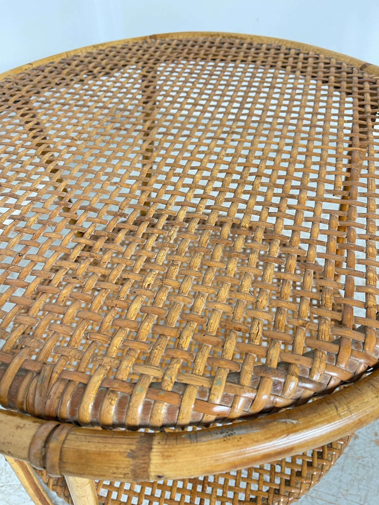 Table basse en rotin 1960