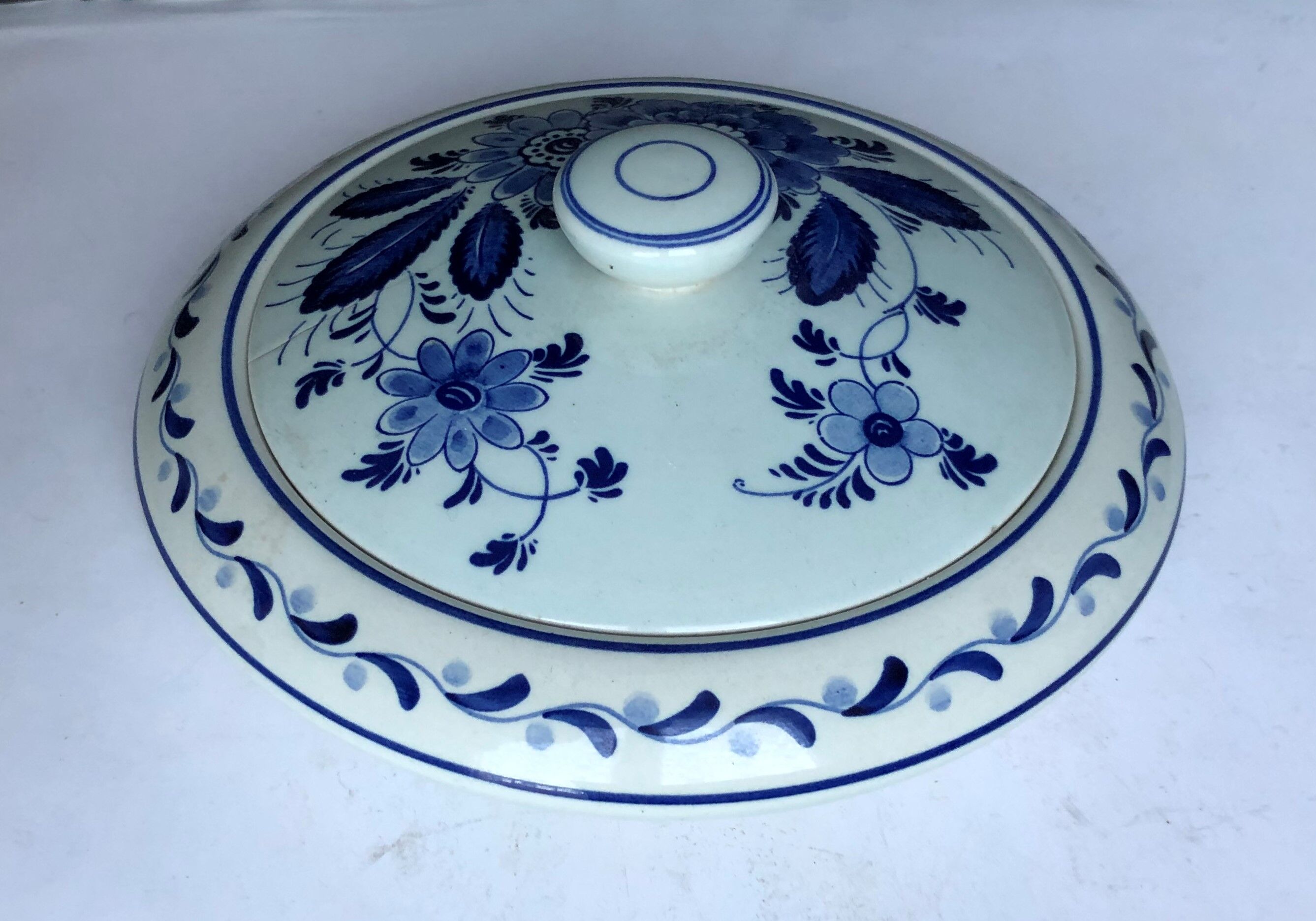 Delft earthenware candy maker