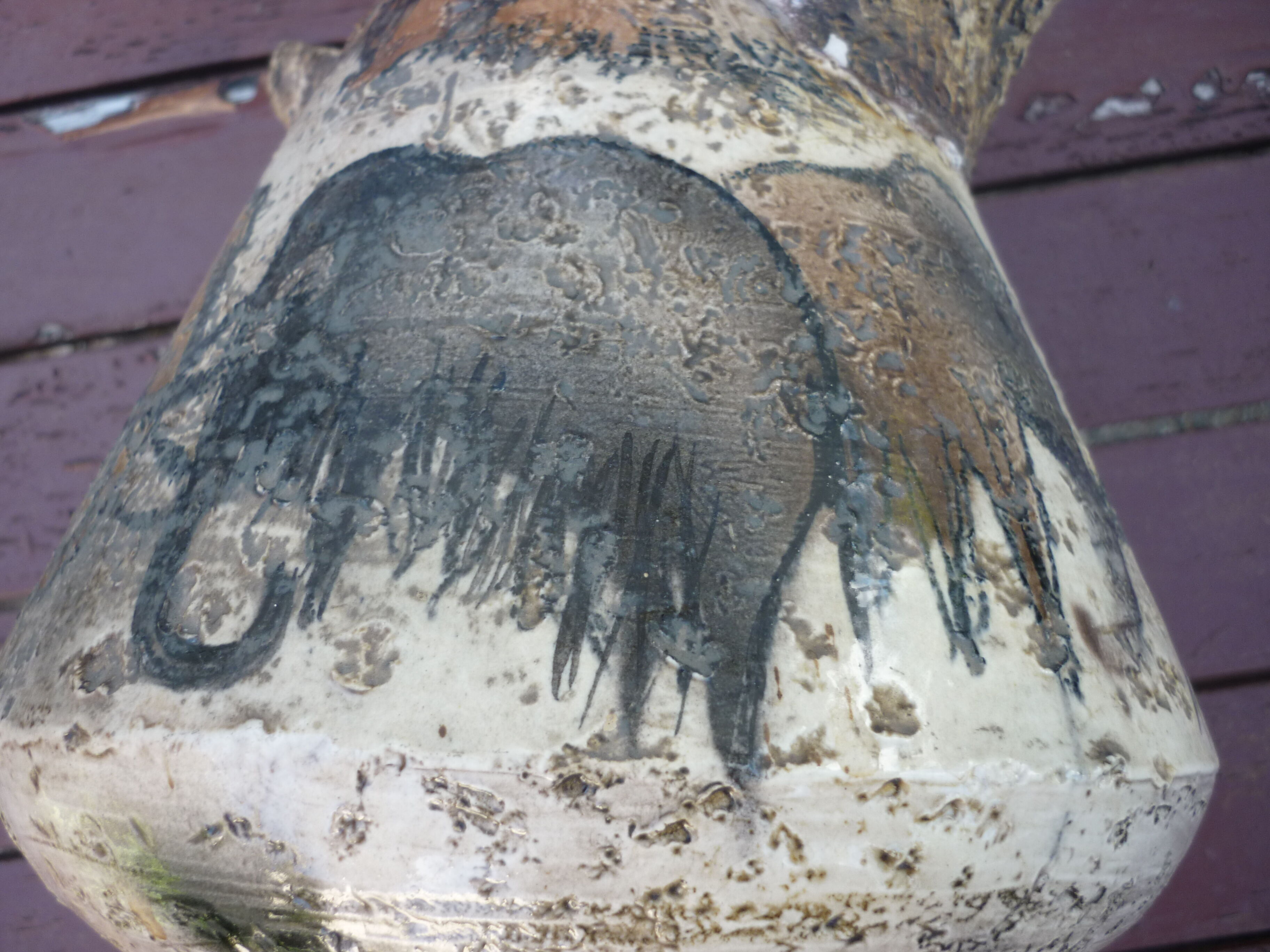 Vase vintage décor animaux préhistoire signé Armen