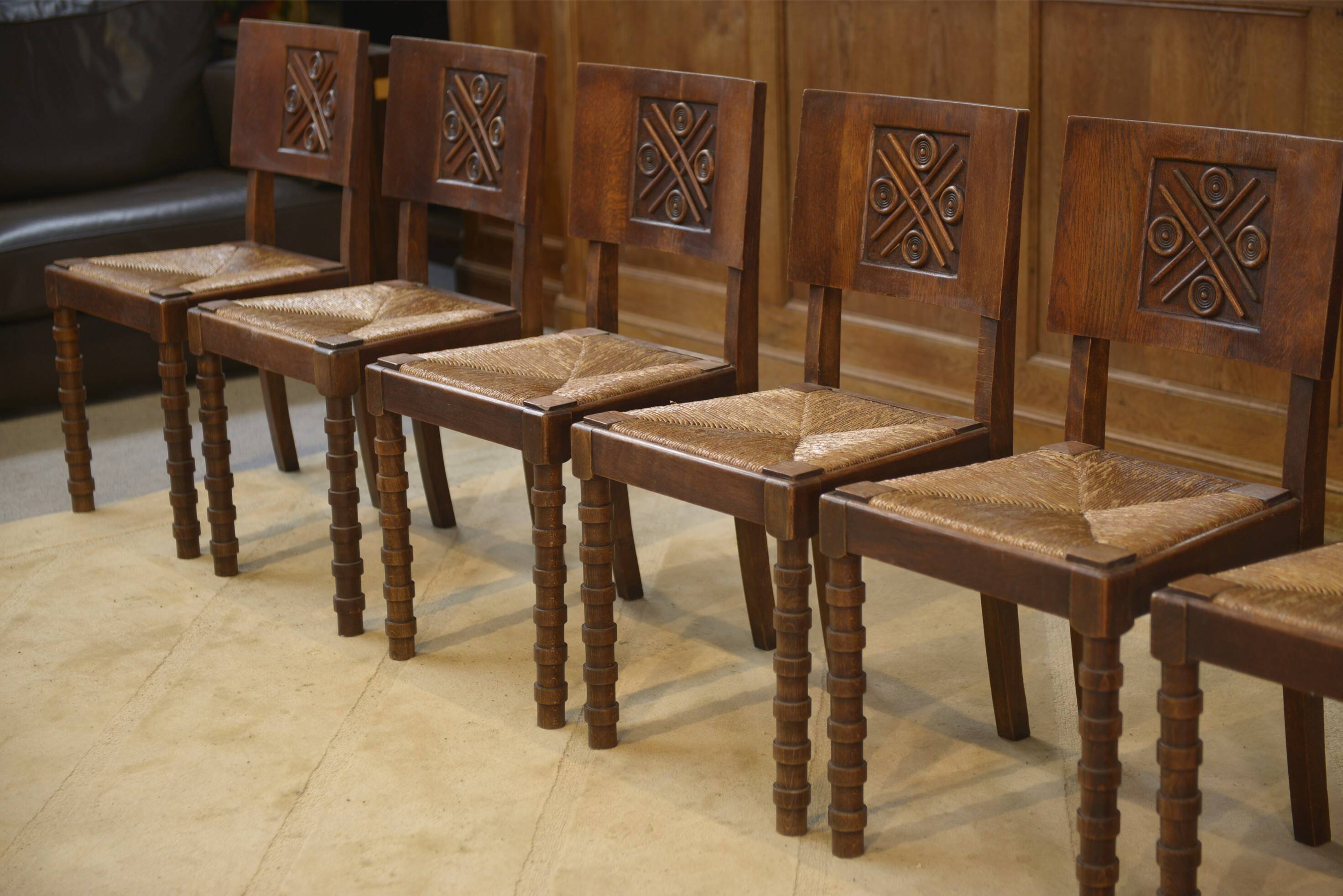 Ensemble de 6 chaises Charles Dudouyt en chêne 1950’s