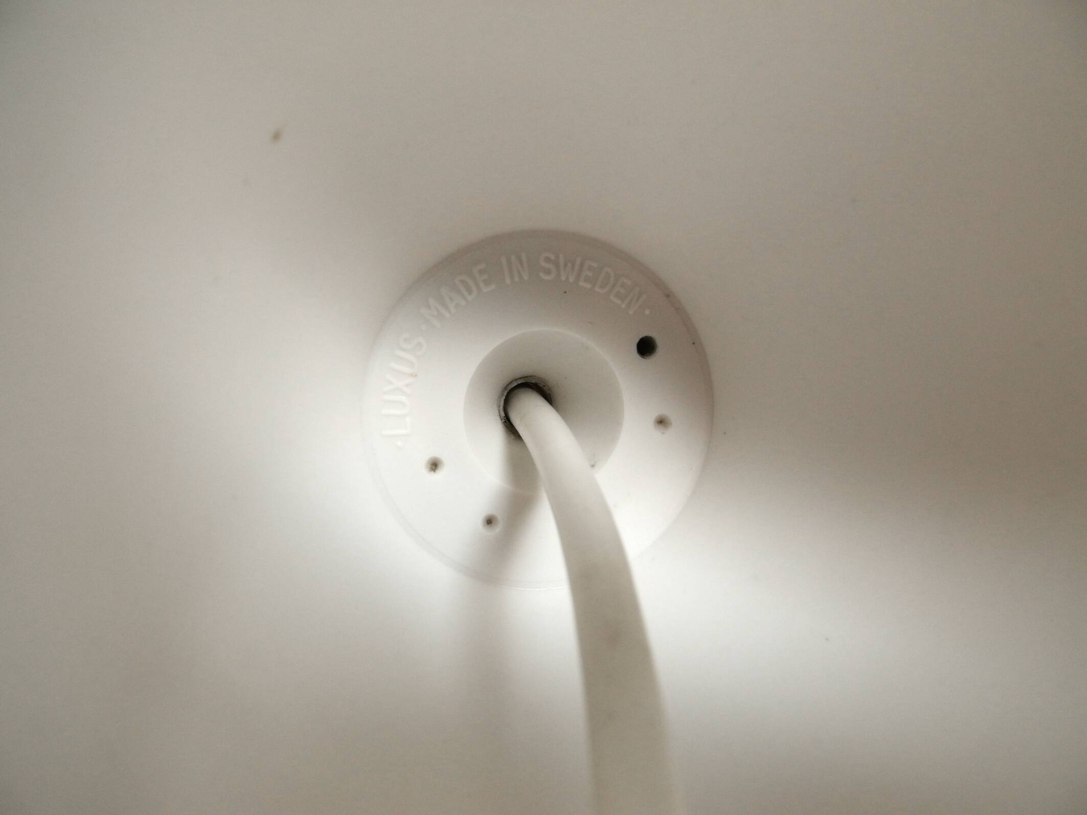 Rare Uno & Östen Kristiansson pendant lamp in opal glass and teak | Made by