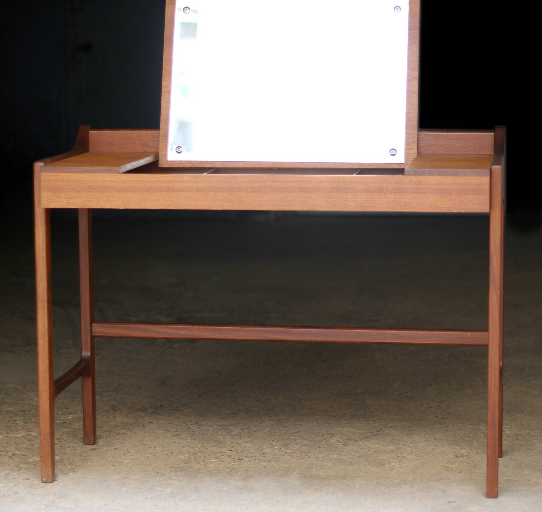 Succession LACOSTE: Scandinavian teak desk hairdresser (1960s).
