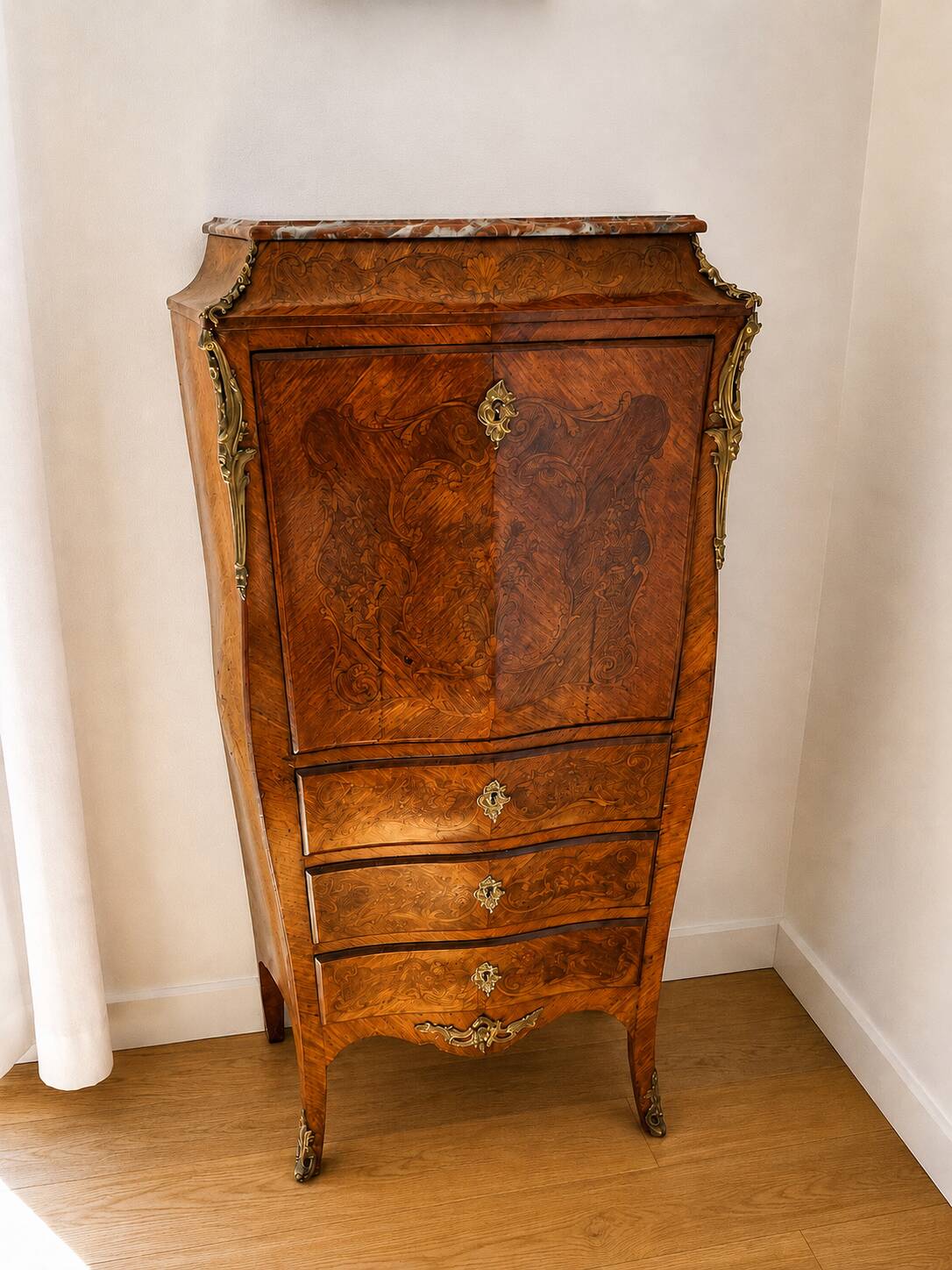 Secrétaire de style Louis XV marqueterie – marbre