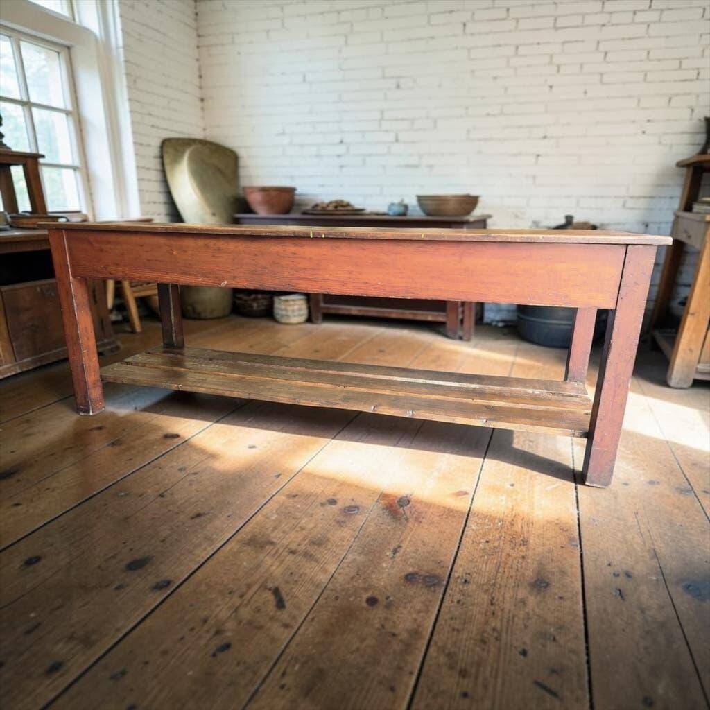 Comptoir de magasin/table de travail vintage en bois
