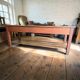 Comptoir de magasin/table de travail vintage en bois