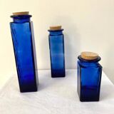 Trio de bocaux en verre bleu cobalt
