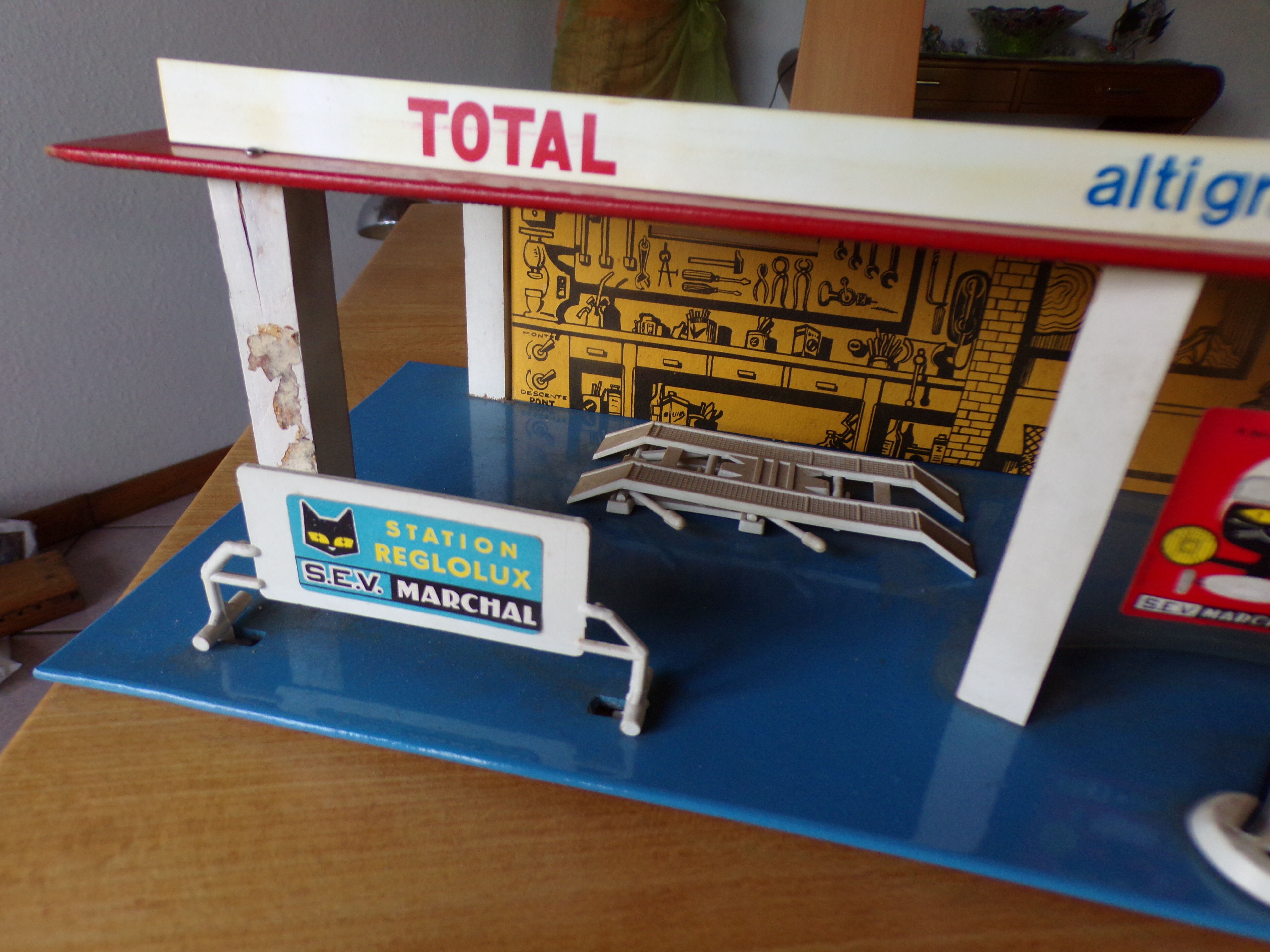 Old toy garage year 70