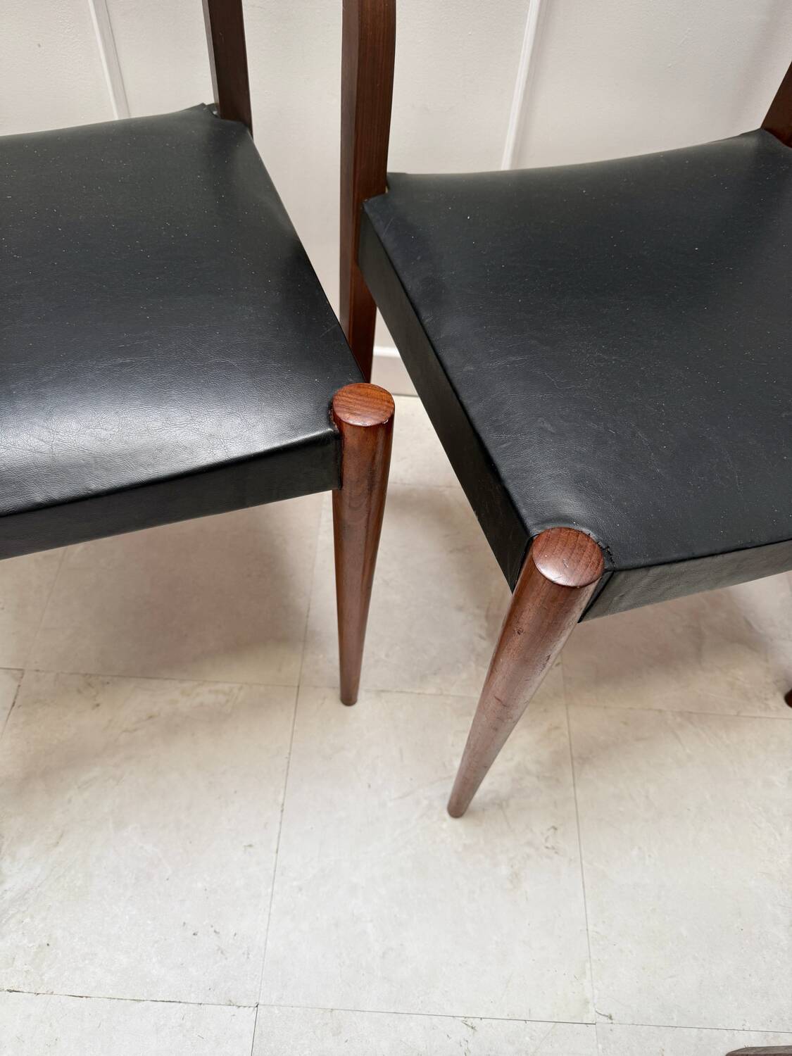 4 chaises scandinaves
