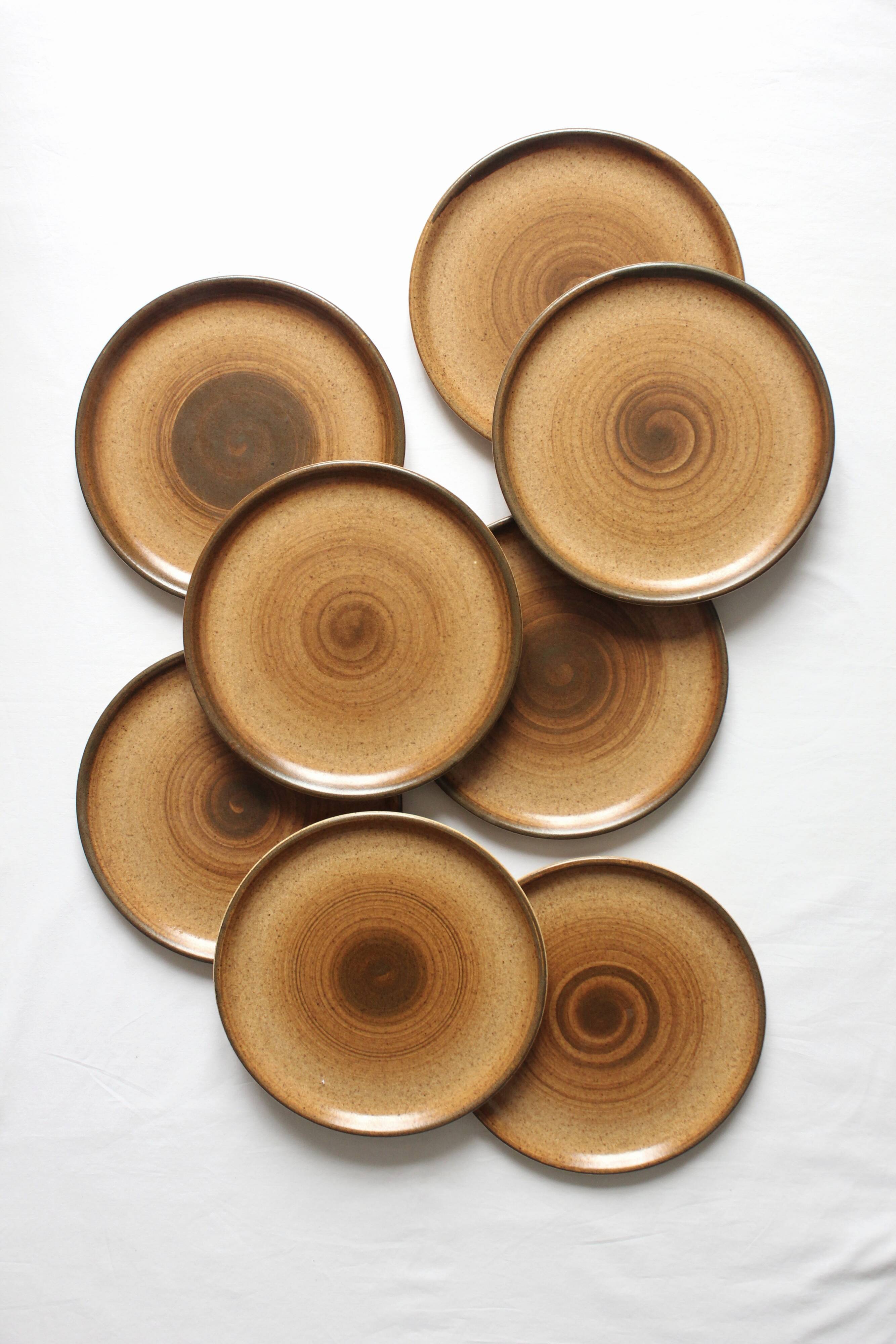 8 vintage flat plates in Longchamp sandstone