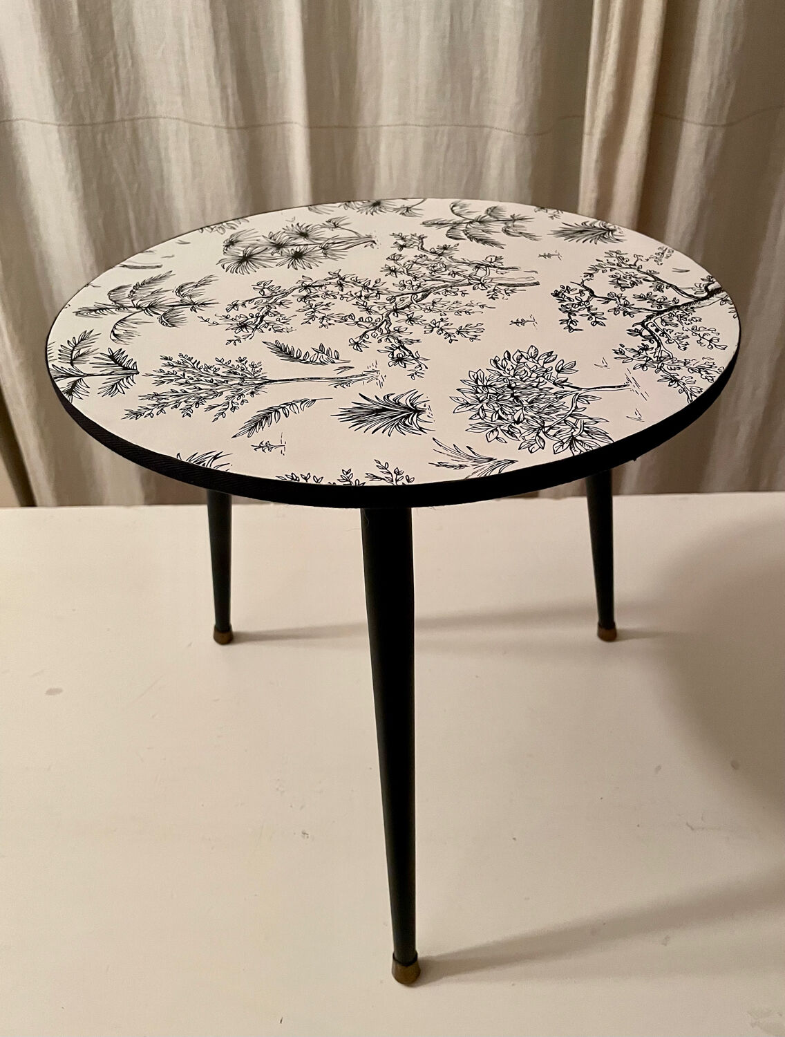 Petite table tripode guéridon