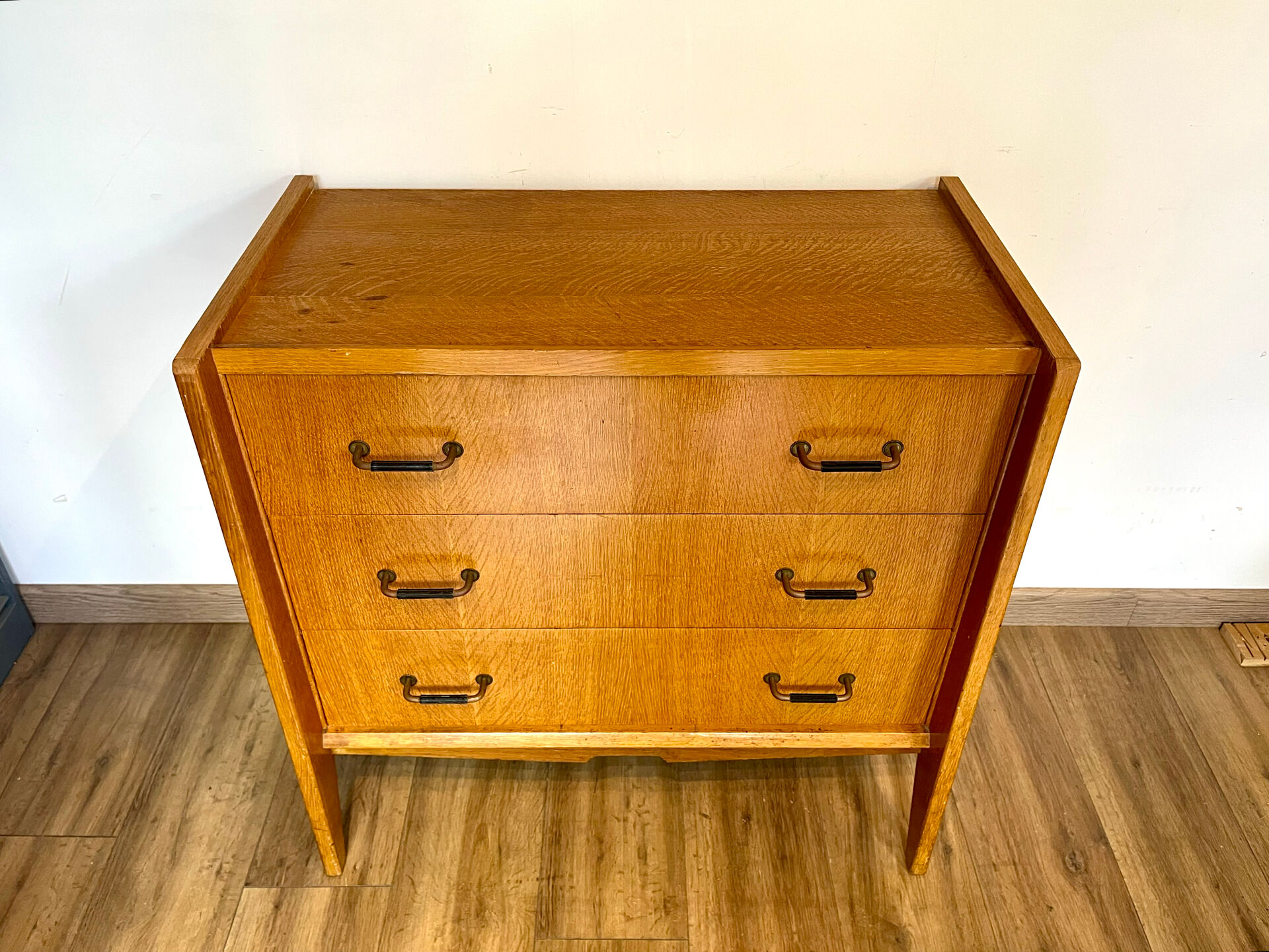 Chest of drawers with 3 drawers