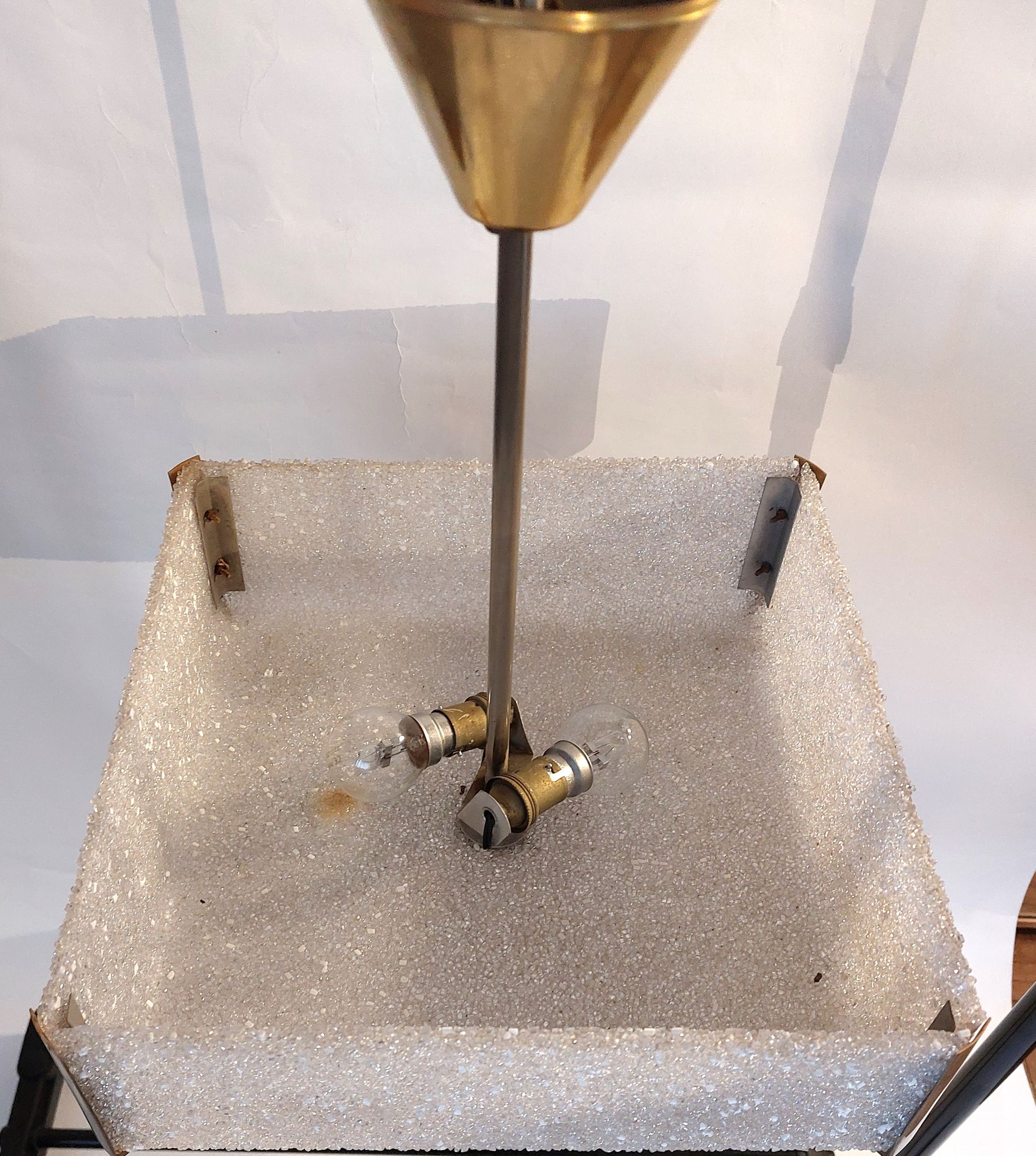 Suspension perspex carré et laiton doré 1960
