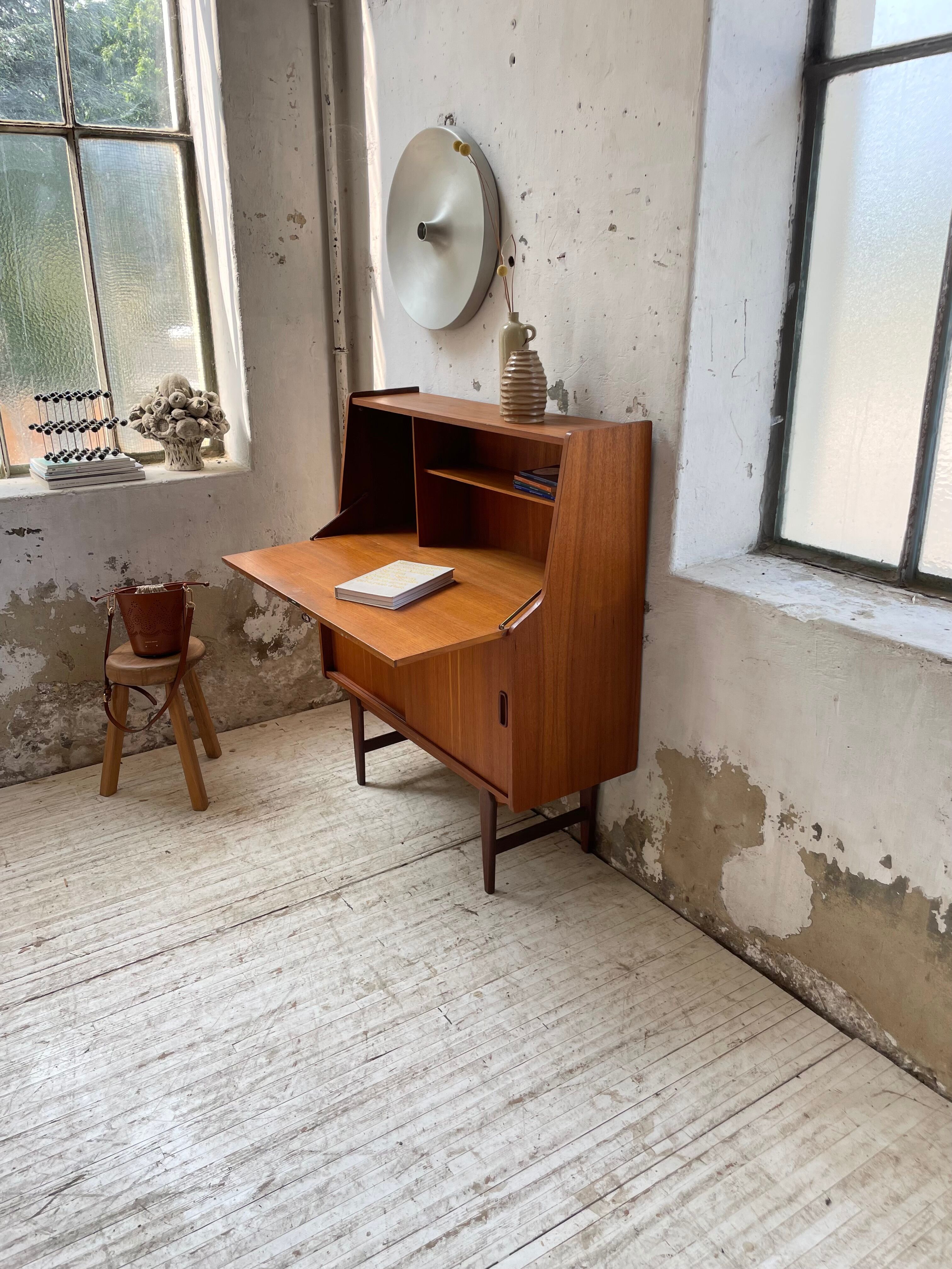 Secretary Samcom teck 1960