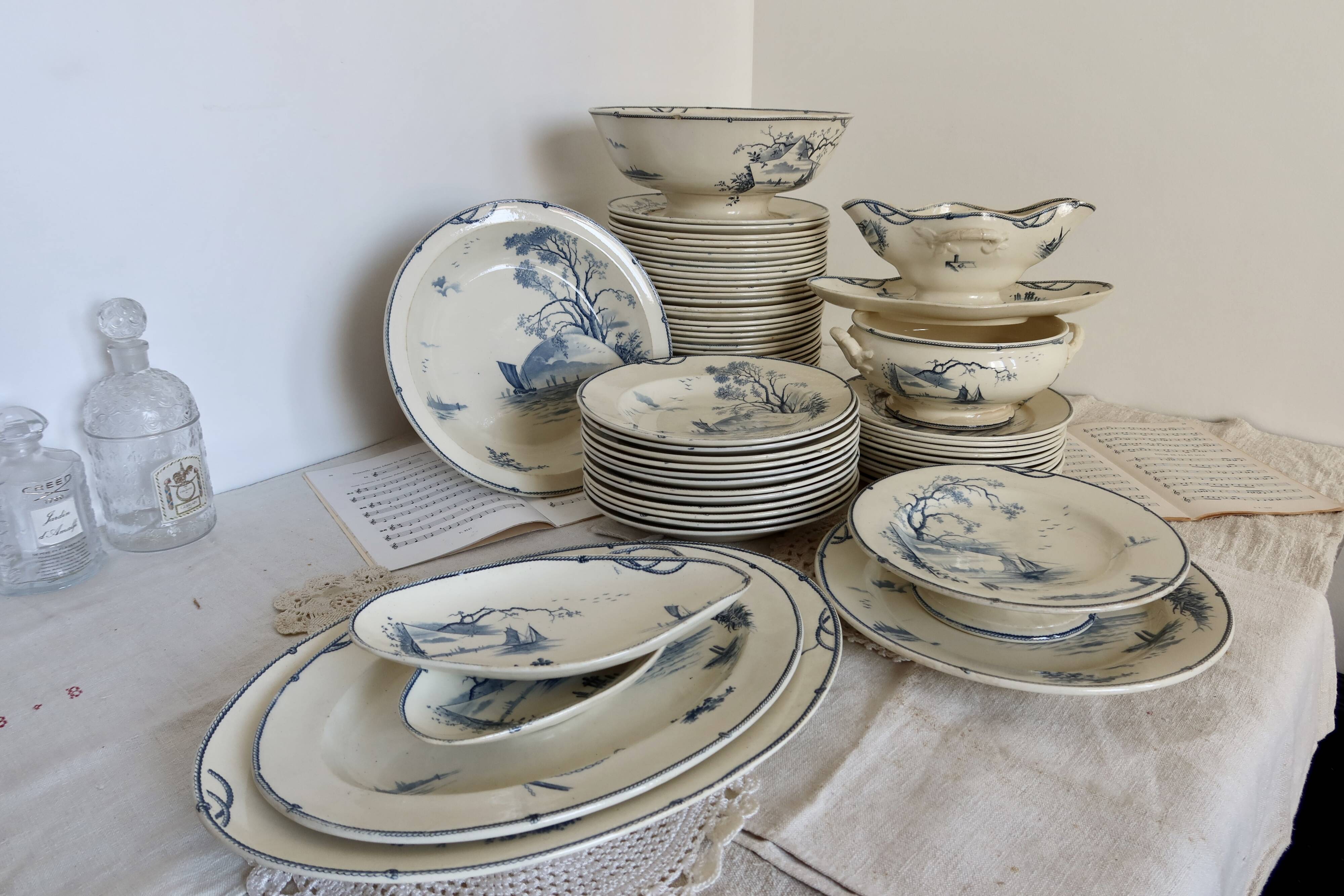 Table service 63 pieces Gien earthenware 19th century Marines model