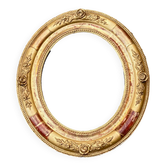 Cadre oval doré ancien à décor de roses
