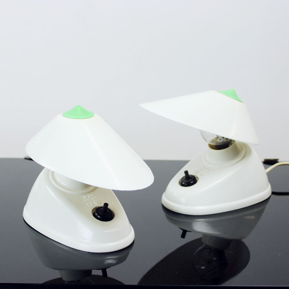 Lampes de table en bakélite blanche, années 1930