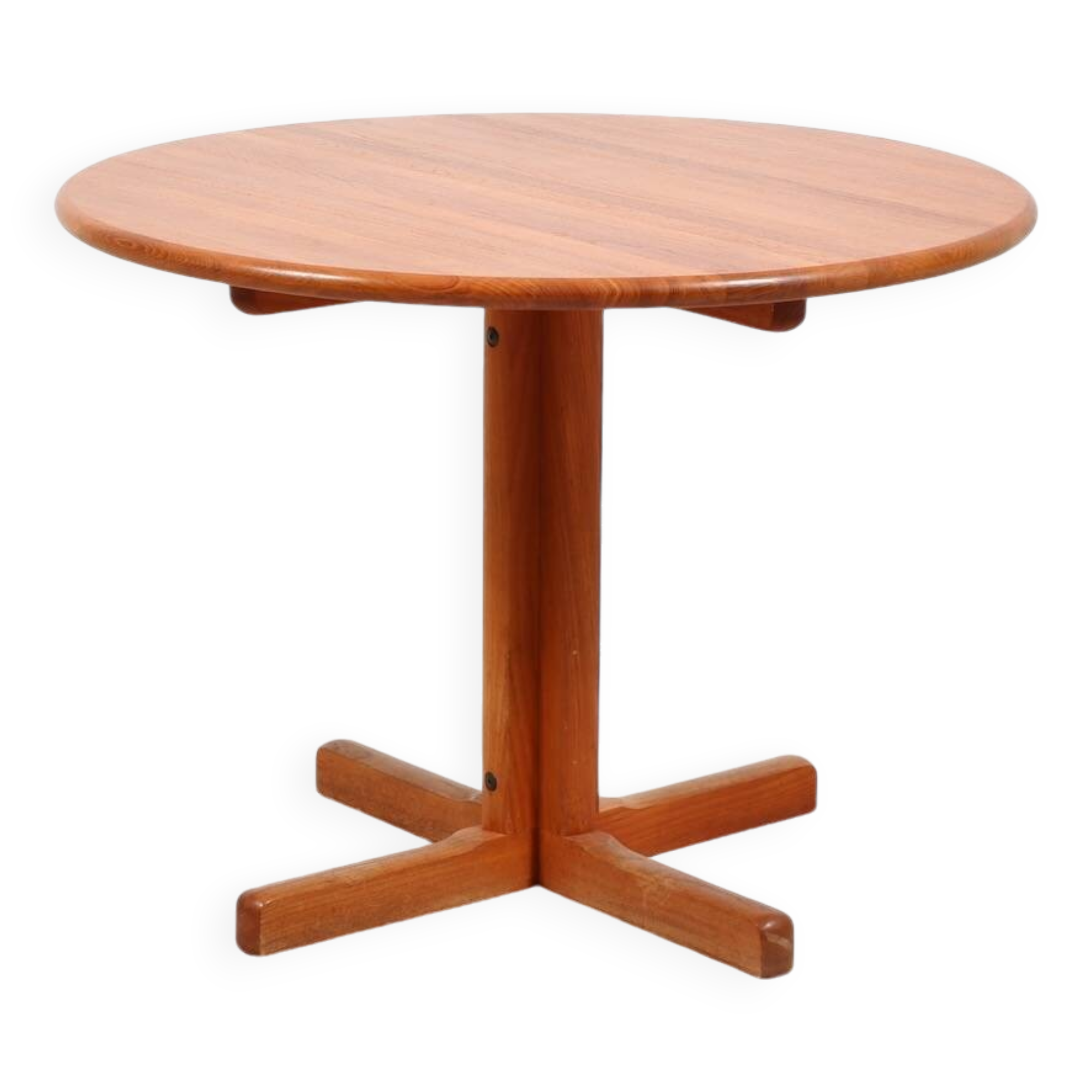 Round dining table by Tarm OG Stole Mobelfabrik in solid teak