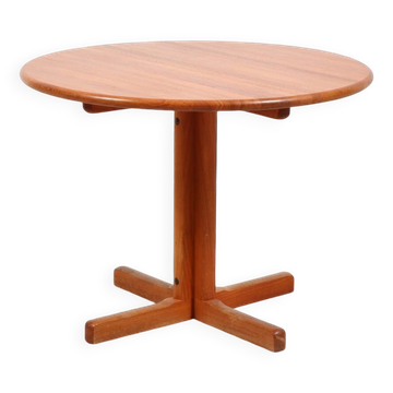 Round dining table by Tarm OG Stole Mobelfabrik in solid teak