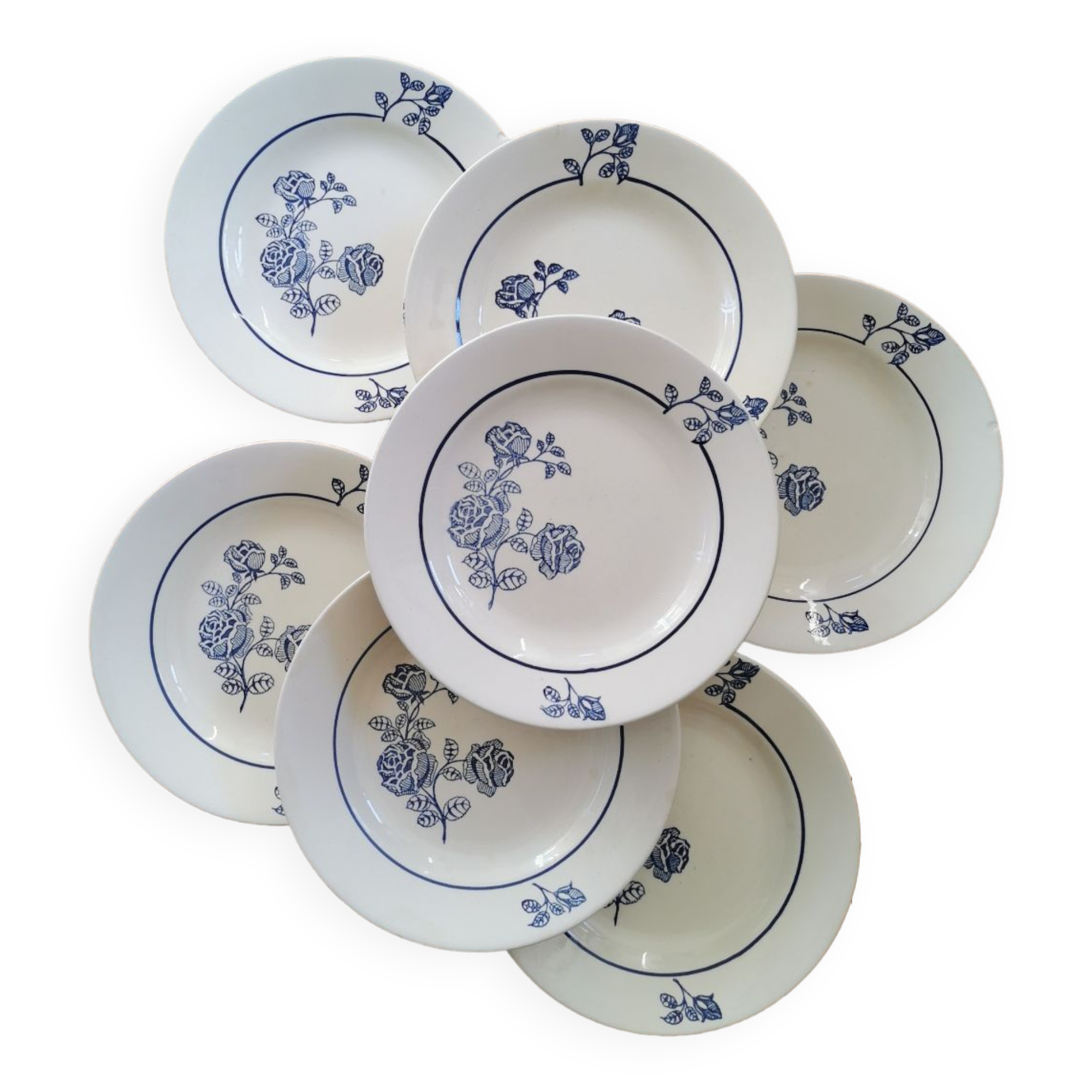 Assiettes plates anciennes St Amand, roses bleues