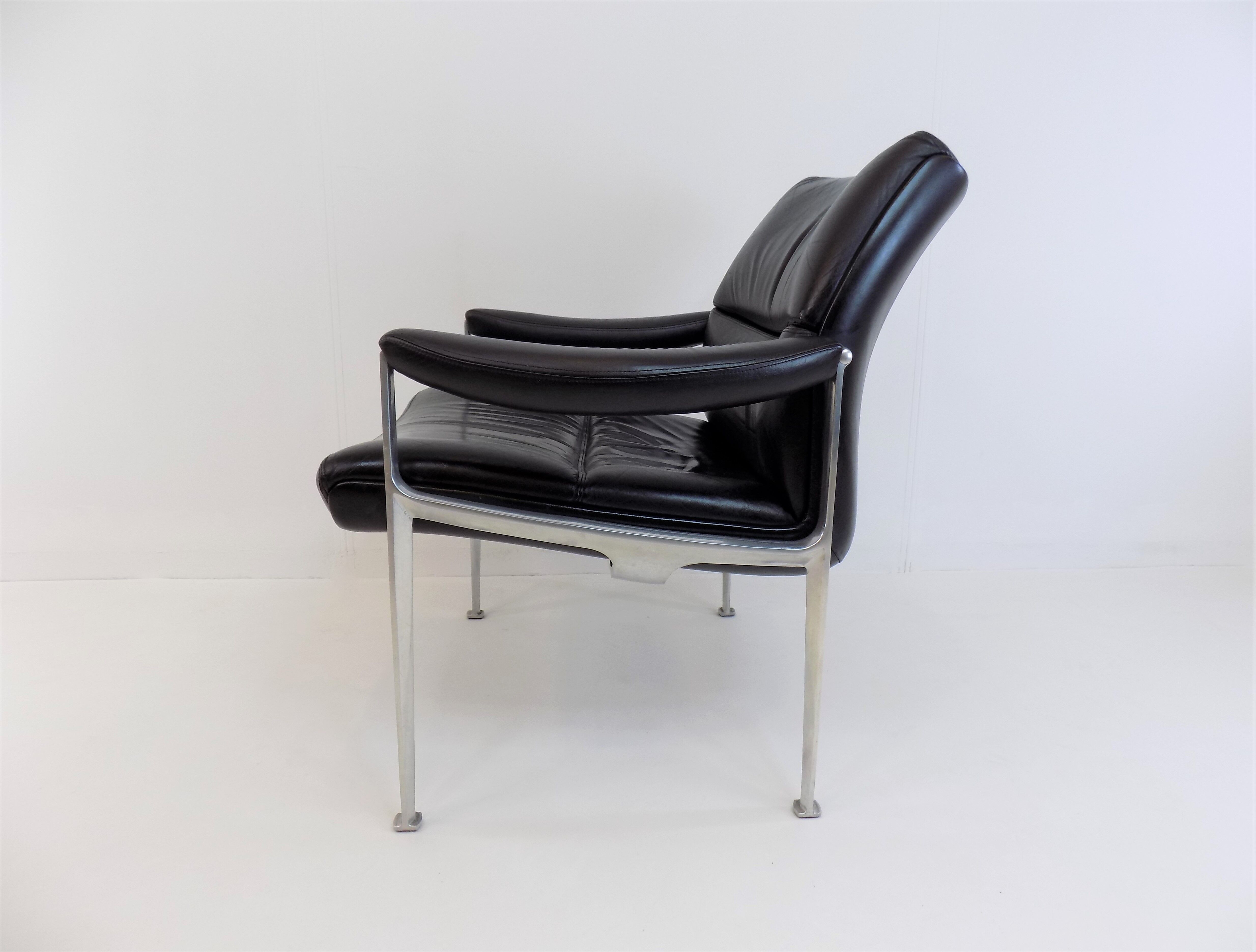 Lot de 2 fauteuils en cuir Röder Söhne by Miller Borgsen