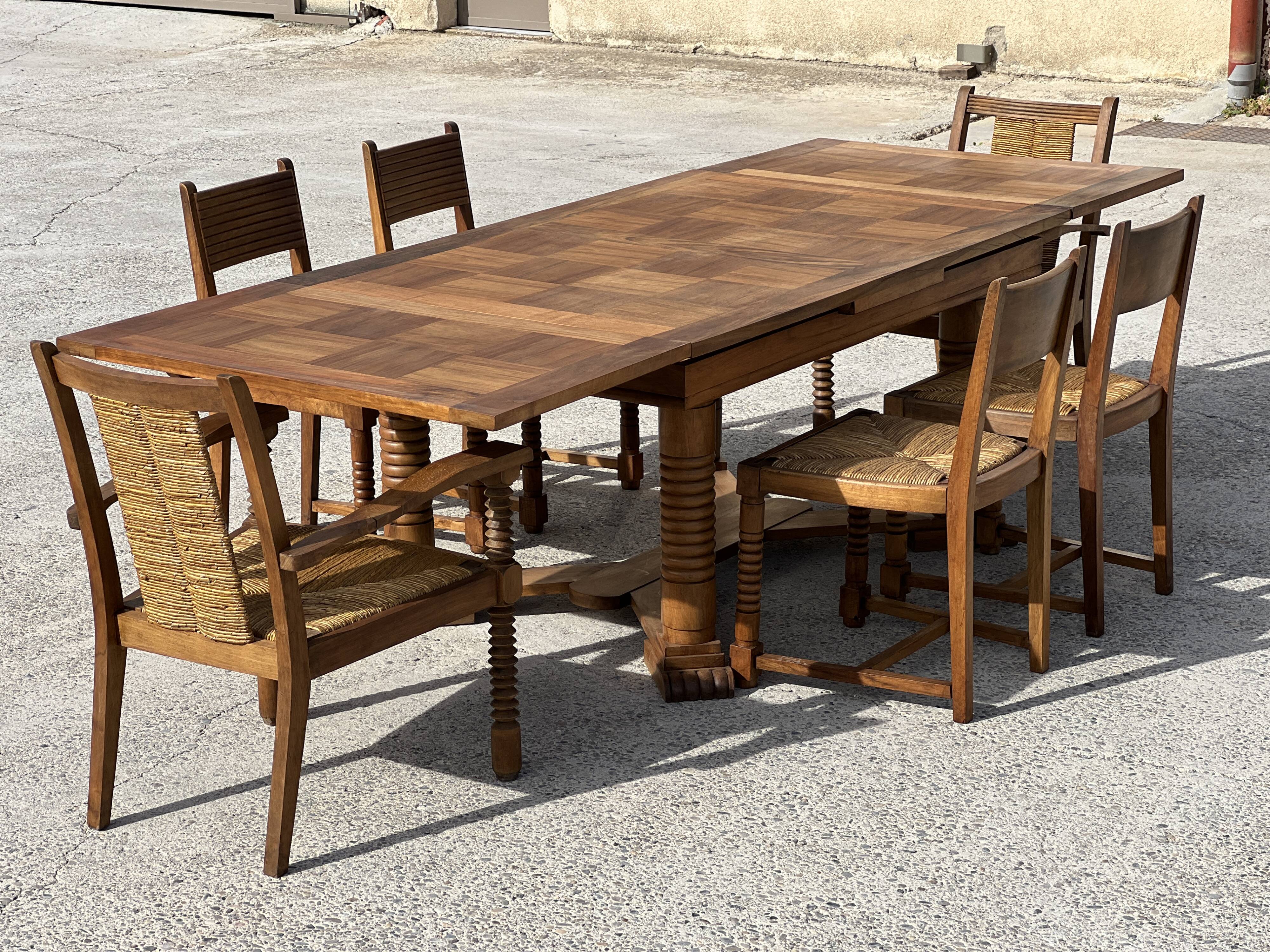 Set table and 4 chairs in walnut 1940