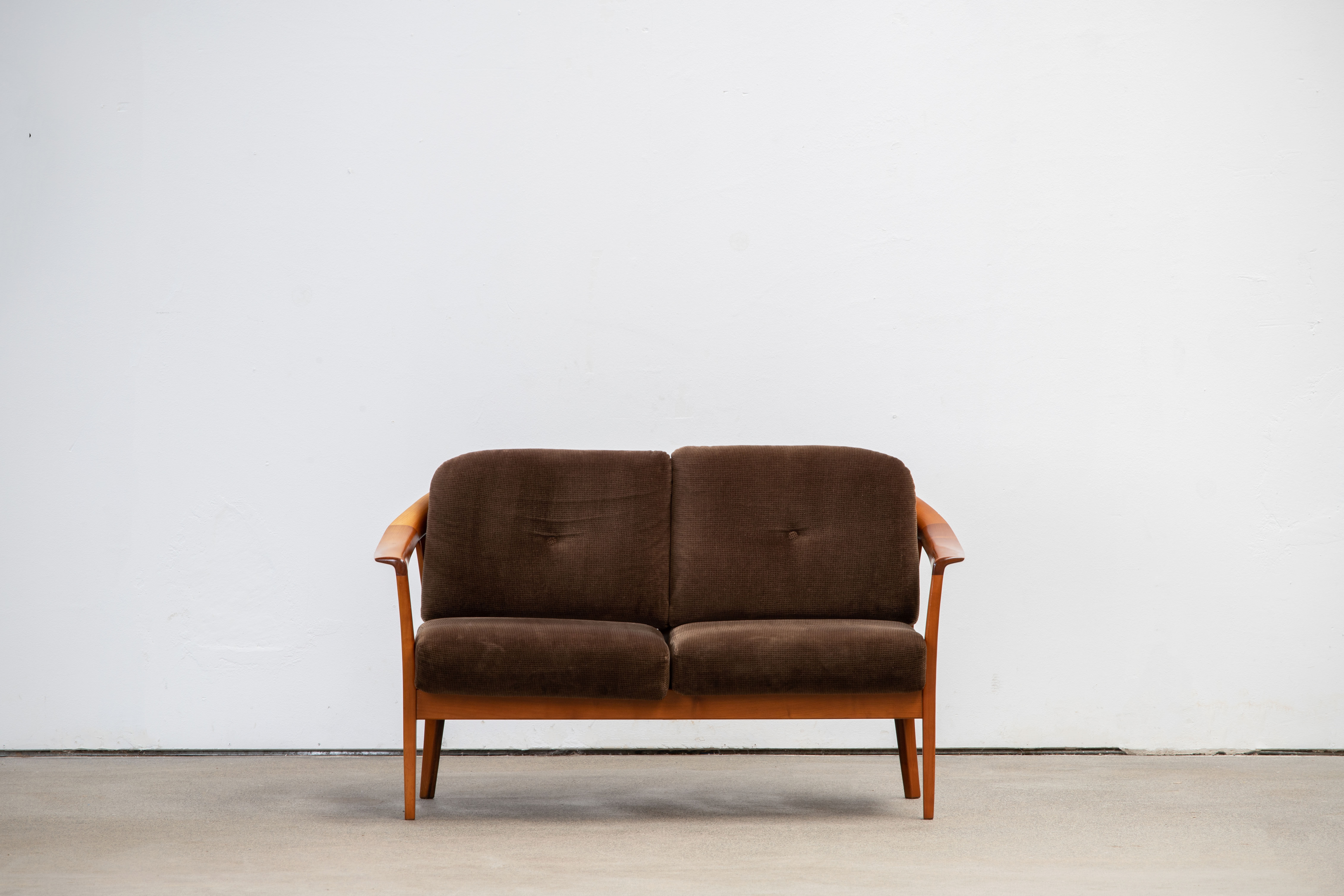 Vintage Scandinavian Sofa – 133 cm