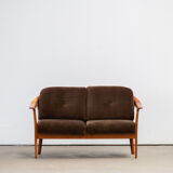 Vintage Scandinavian Sofa – 133 cm