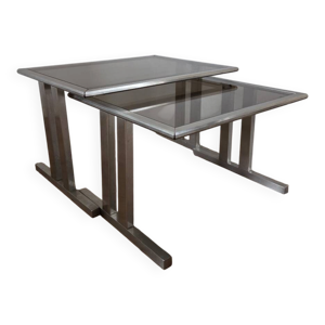 Table gigogne en métal
