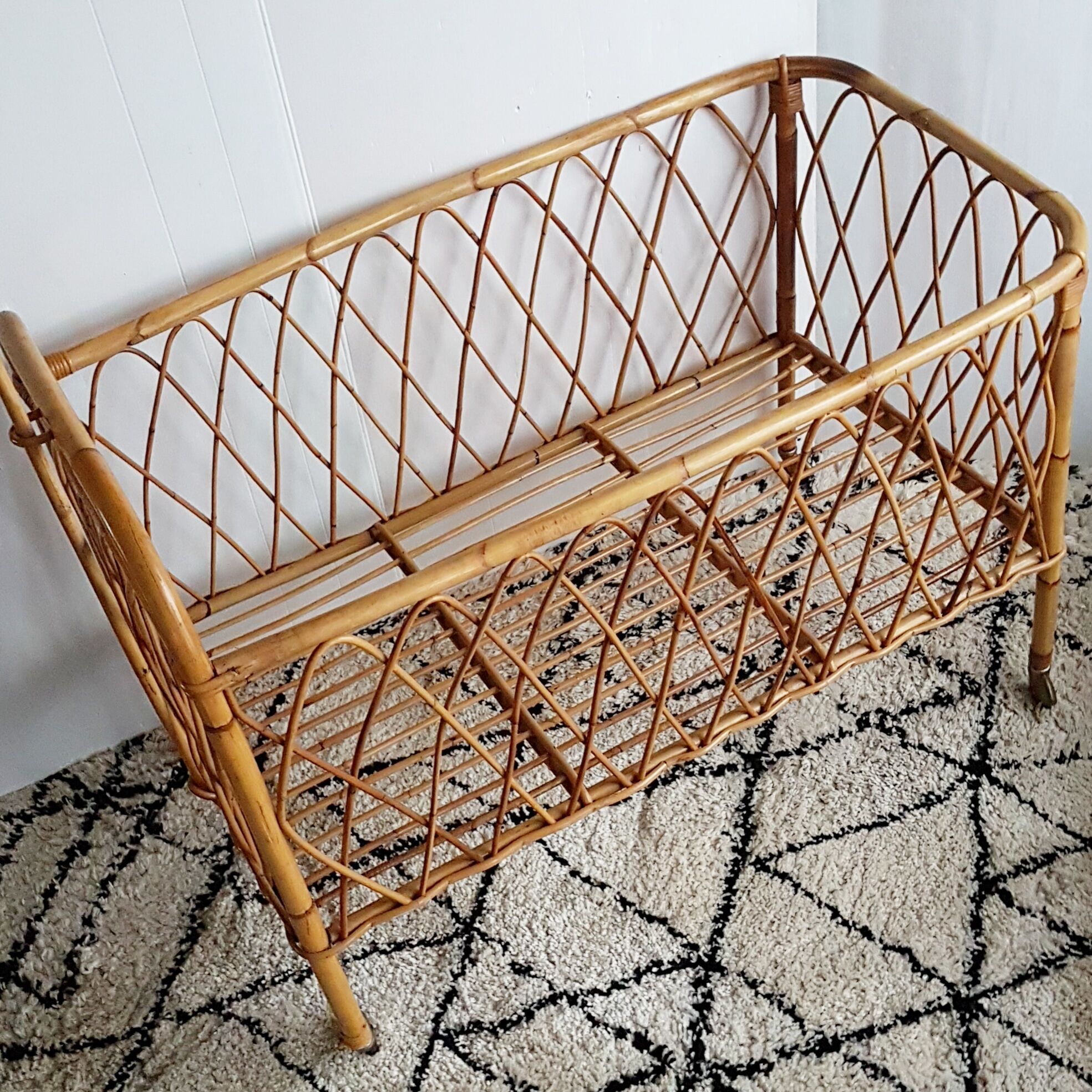 Bed cradle 60s rattan
