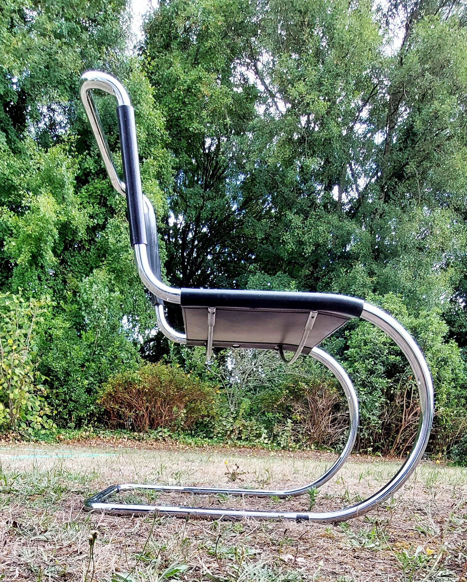 Lot de 4 chaises design Mies Van Der Rohe, édition années 80