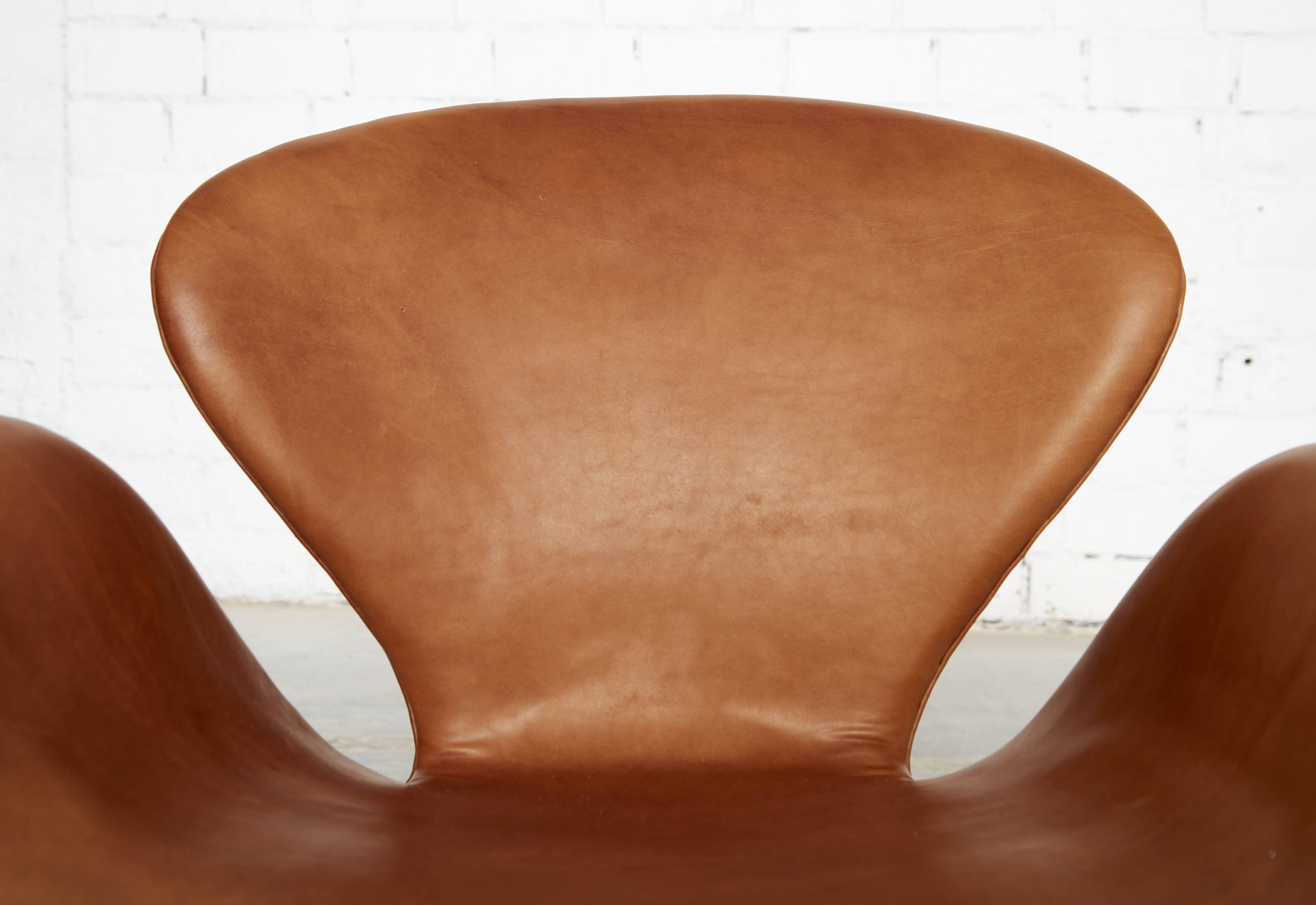 Arne Jacobsen Swan Chair for Fritz Hansen