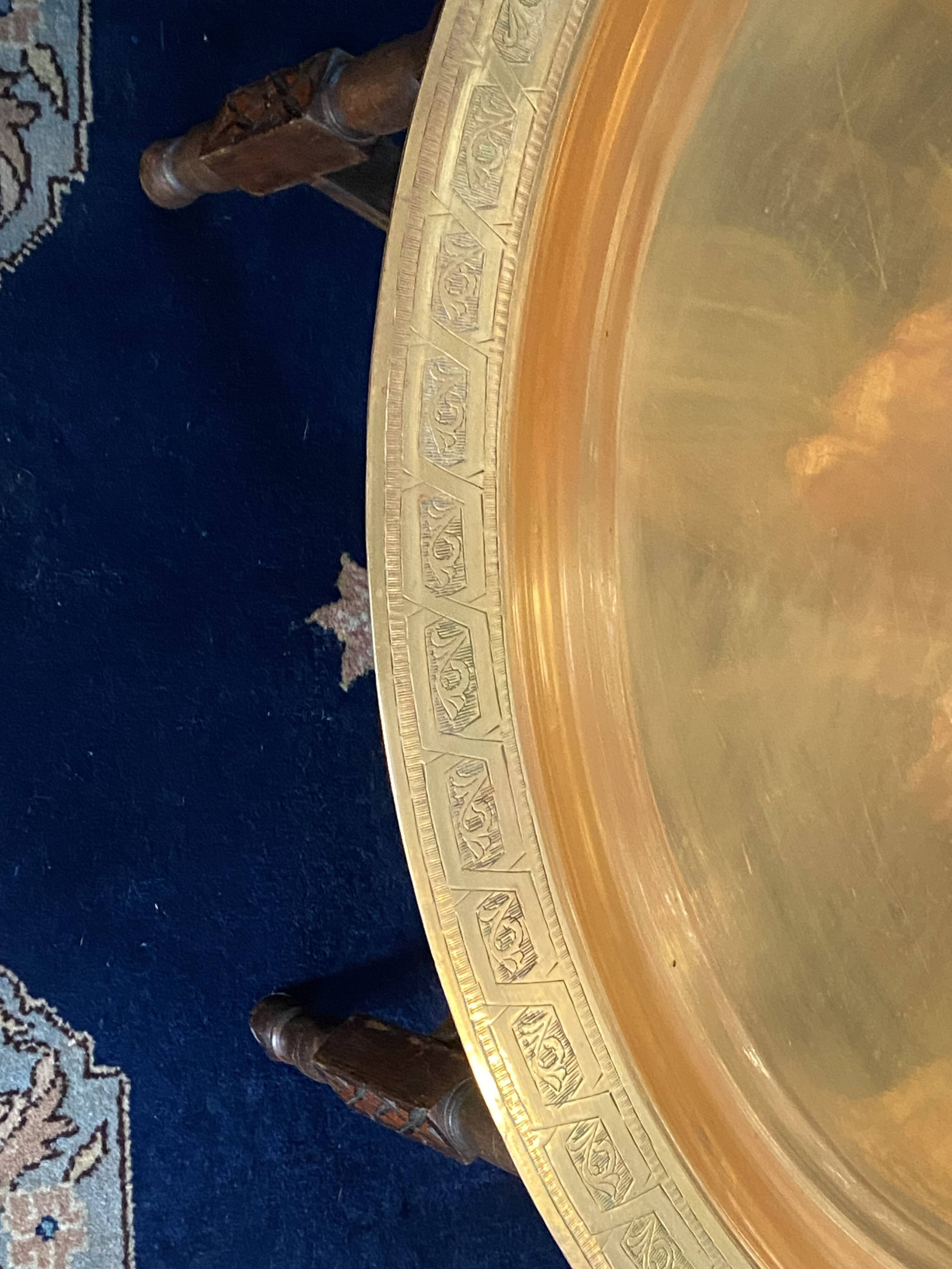 Very large coffee table with bronze top and chiseled decor, 100 cm