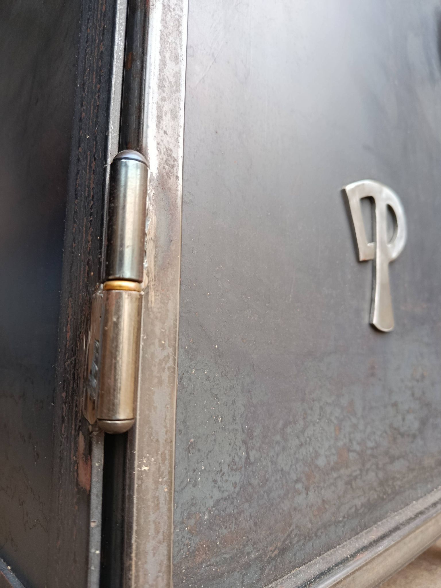 Meuble de rangement Letrapu en acier brut