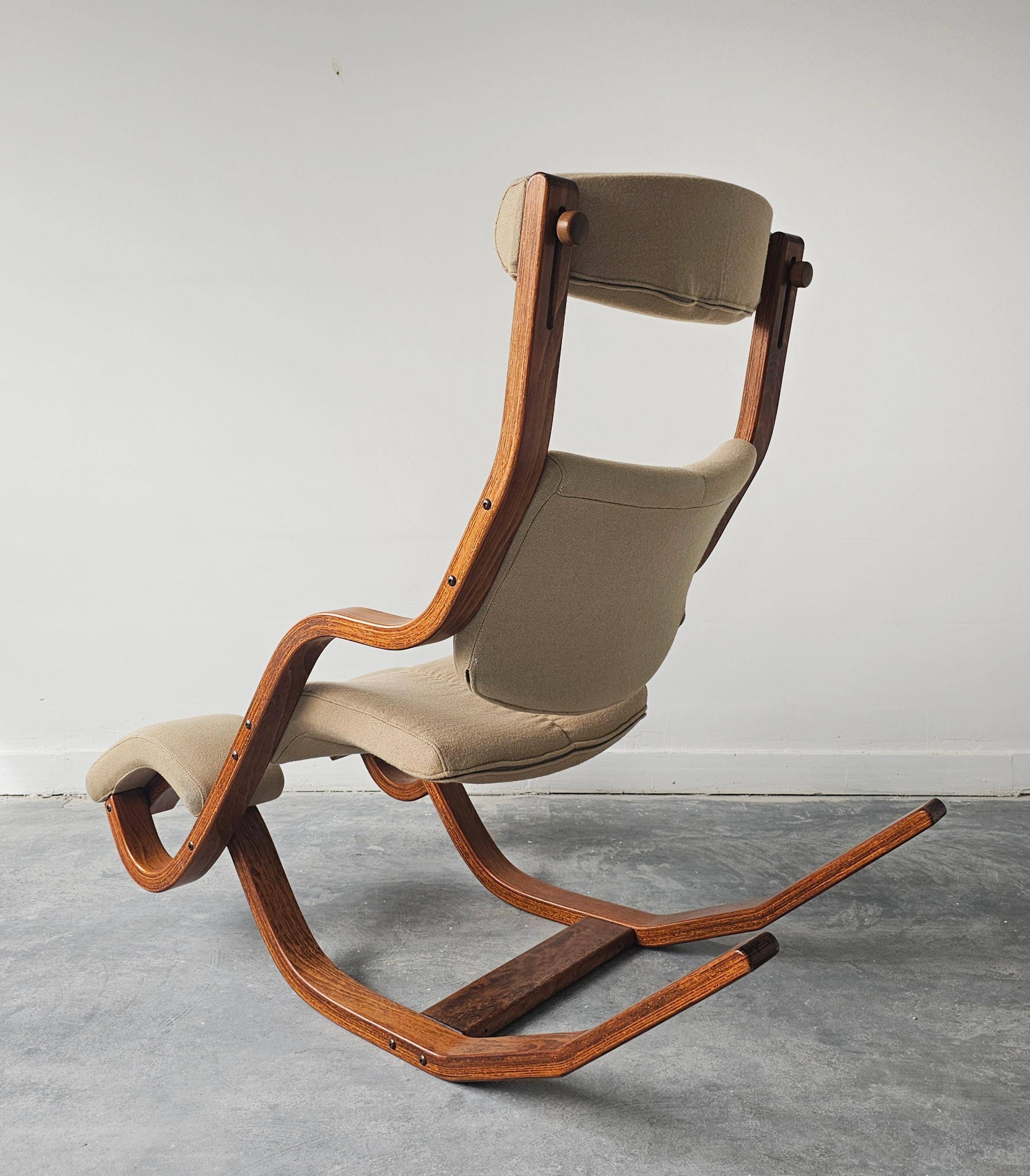 Gravity Balans reclining chair by Peter Opsvik for Varier, 1980s.