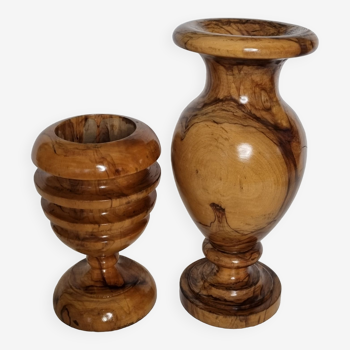 Two decorative vases in turned olive wood, 27 cm