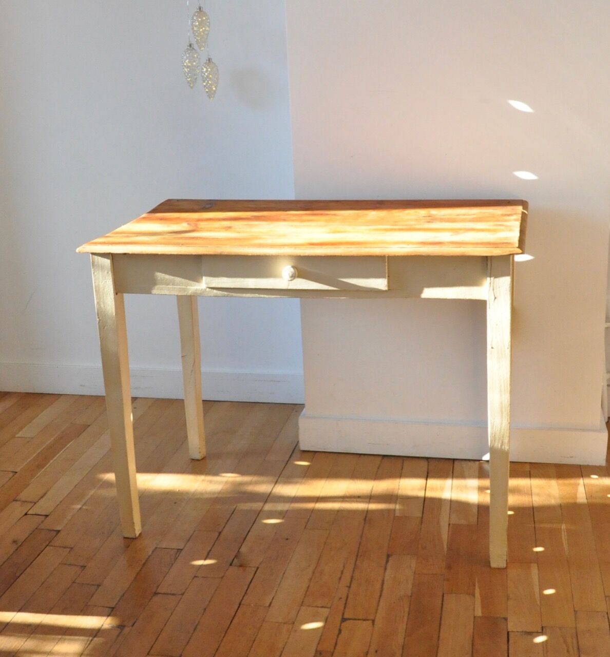 Farm table